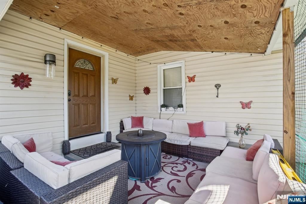 Ridgewood, New Jersey, 07450, United States, 3 Bedrooms Bedrooms, ,2 BathroomsBathrooms,Residential,For Sale,1988211