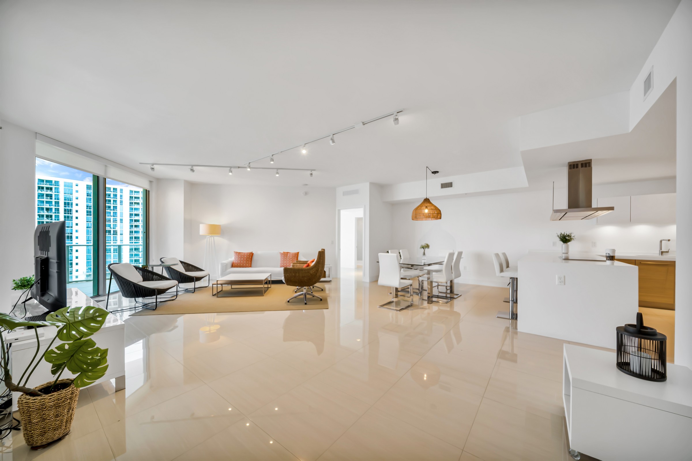  17301 Biscayne Blvd, North Miami Beach, FL, 33160 - 物件實景