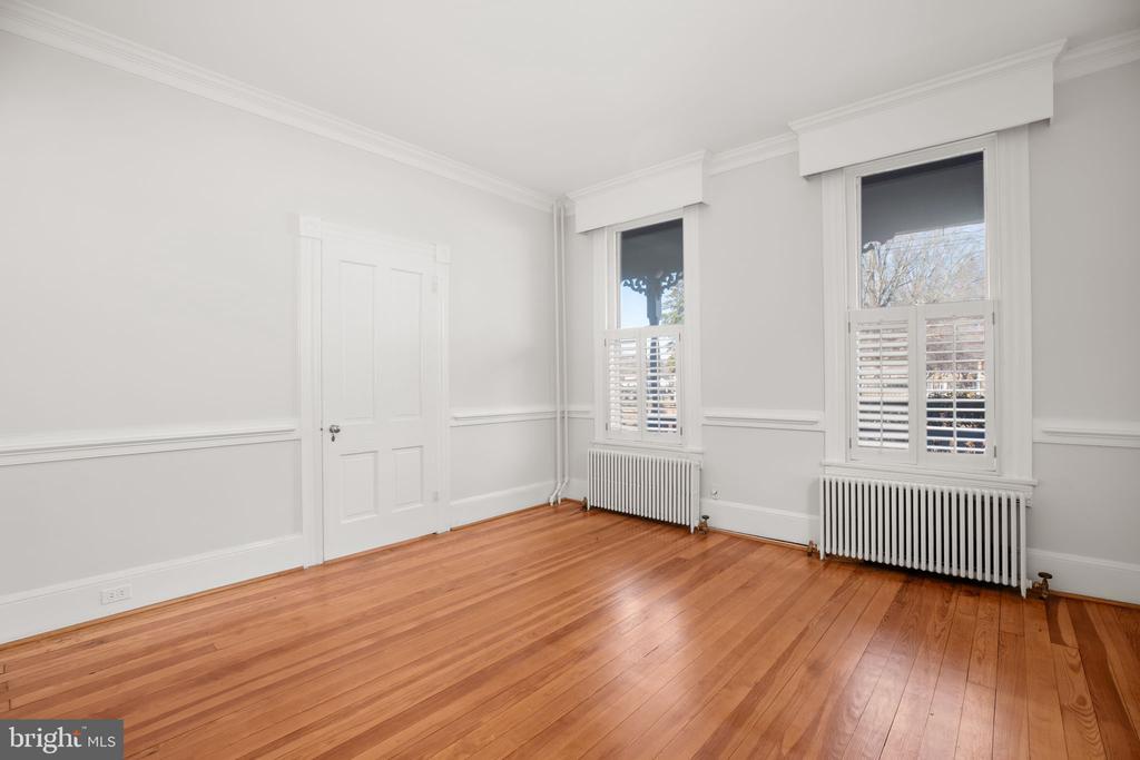 Fredericksburg, Virginia, 22401, United States, 4 Bedrooms Bedrooms, ,2 BathroomsBathrooms,Residential,For Sale,2001681