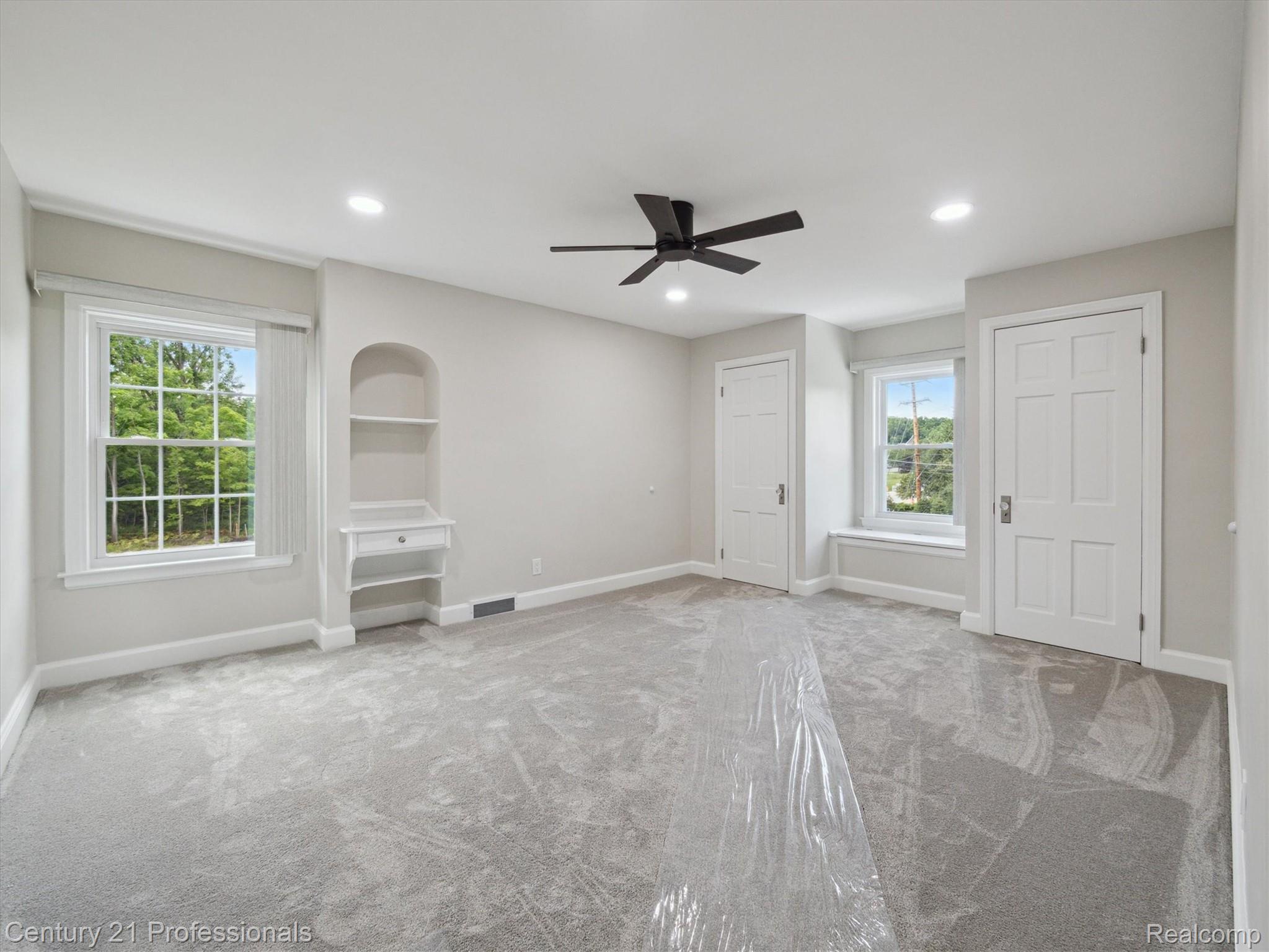 FarmingtonHills, Michigan, 48167, United States, 4 Bedrooms Bedrooms, ,4 BathroomsBathrooms,Residential,For Sale,1895323