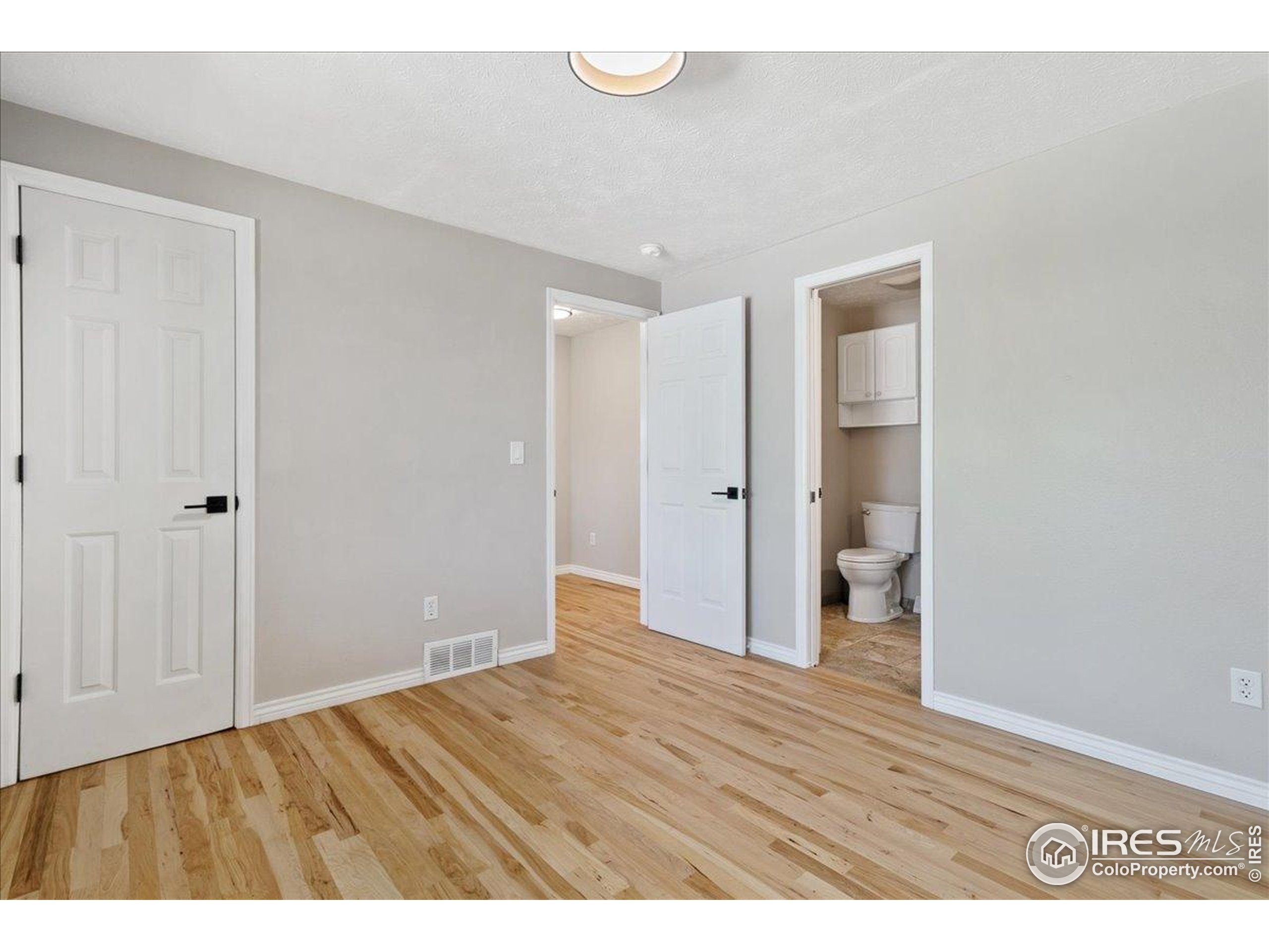 Longmont, Colorado, 80504, United States, 5 Bedrooms Bedrooms, ,1 BathroomBathrooms,Residential,For Sale,1933238