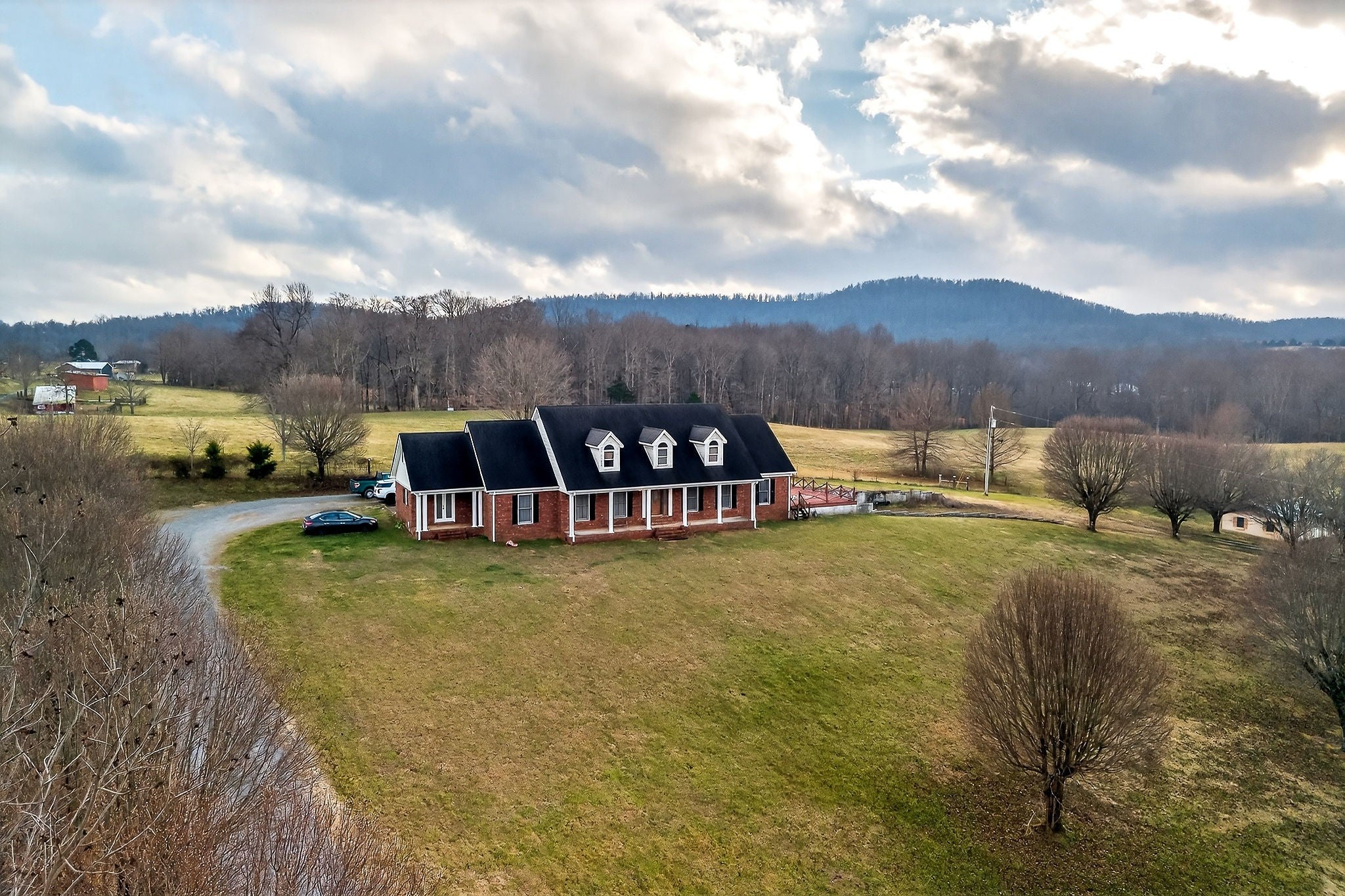 Smithville, Tennessee, 37166, United States, 6 Bedrooms Bedrooms, ,6 BathroomsBathrooms,Residential,For Sale,2008890