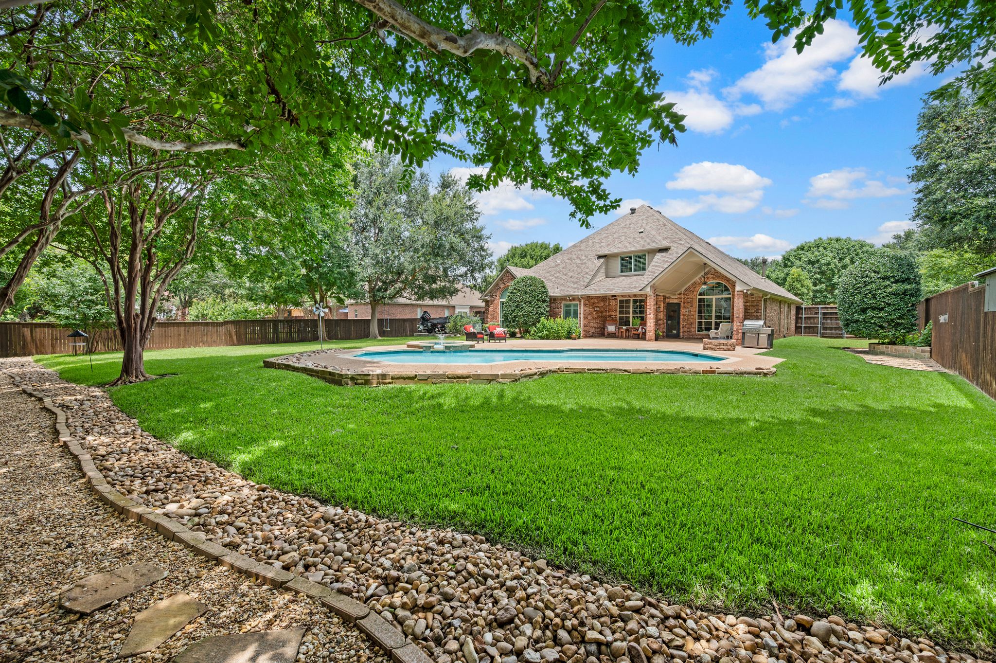  Timeless Elegance on Nearly Half an Acre in Prestigious Southlake Hills - 物件實景