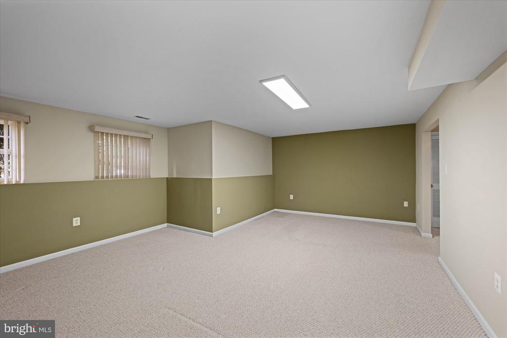 Leesburg, Virginia, 20175, United States, 5 Bedrooms Bedrooms, ,4 BathroomsBathrooms,Residential,For Sale,1987401