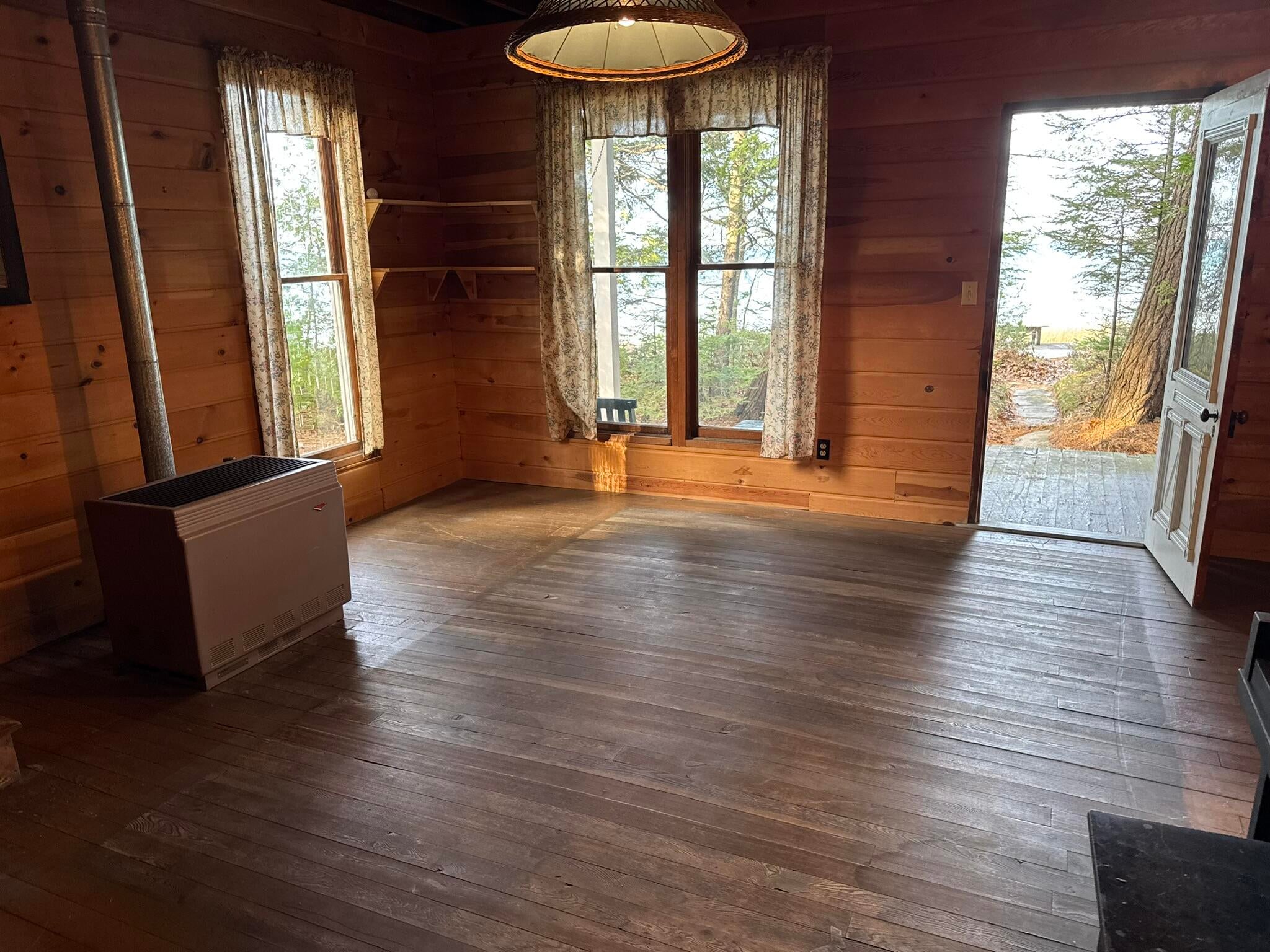 Mackinaw City, Michigan, 49701, United States, 3 Bedrooms Bedrooms, ,1 BathroomBathrooms,Residential,For Sale,1996102