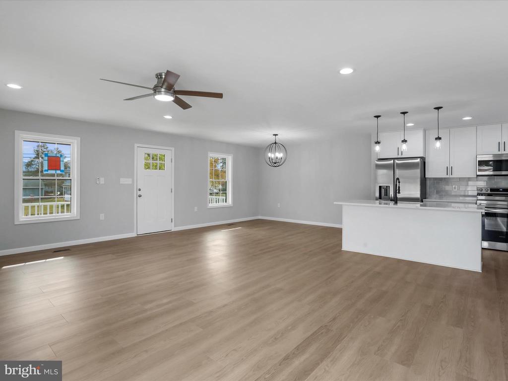 Woodstock, Virginia, 22664, United States, 5 Bedrooms Bedrooms, ,3 BathroomsBathrooms,Residential,For Sale,1982458