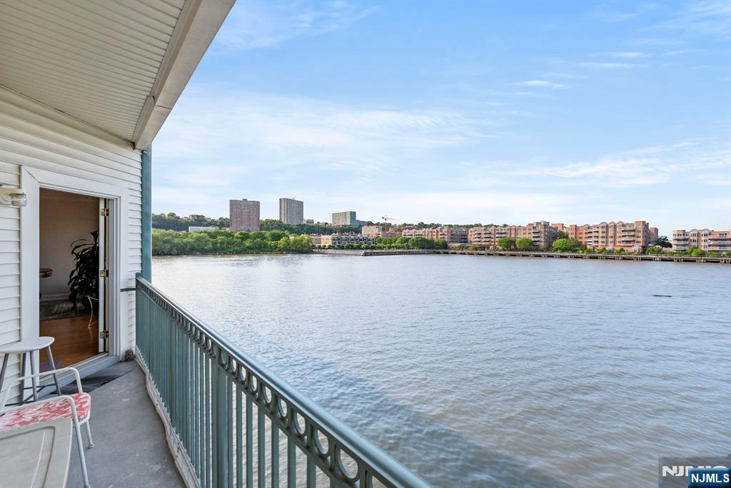 Edgewater, New Jersey, 07020, United States, 2 Bedrooms Bedrooms, ,2 BathroomsBathrooms,Residential,For Sale,1934539