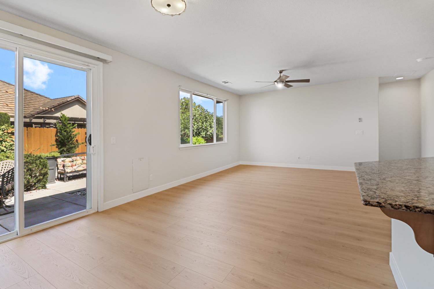 Elk Grove, California, 95757, United States, 3 Bedrooms Bedrooms, ,2 BathroomsBathrooms,Residential,For Sale,1917062