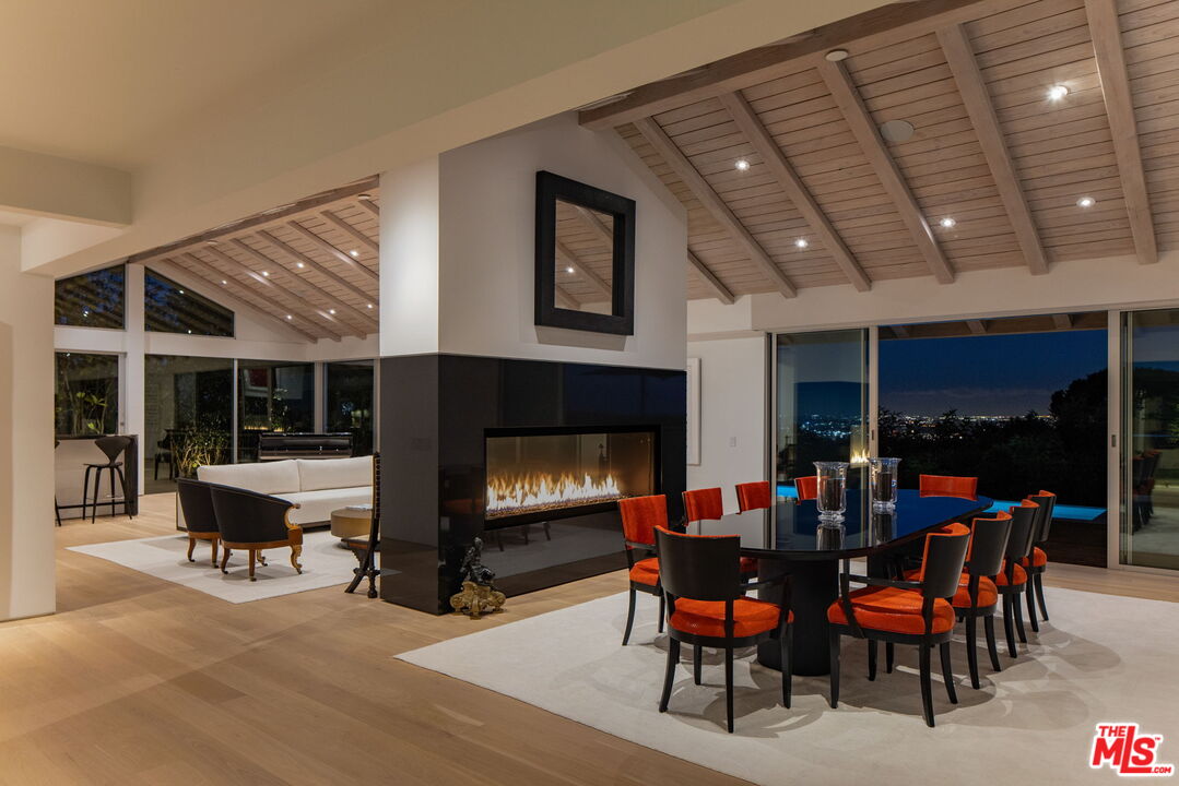 Los Angeles, California, 90049, United States, 5 Bedrooms Bedrooms, ,6 BathroomsBathrooms,Residential,For Sale,1950384
