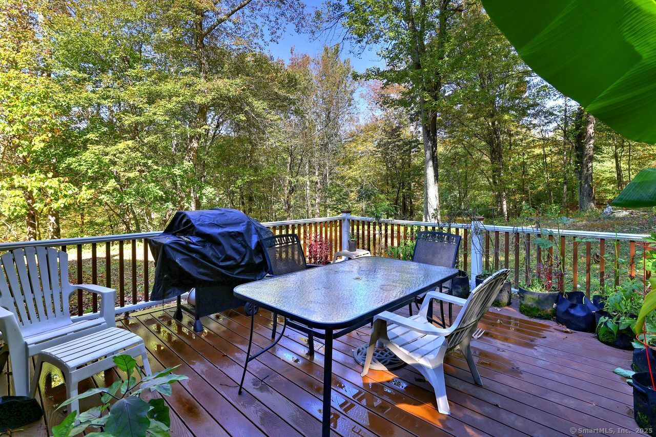 Woodbridge, Connecticut, 06525, United States, 3 Bedrooms Bedrooms, ,2 BathroomsBathrooms,Residential,For Sale,1989444