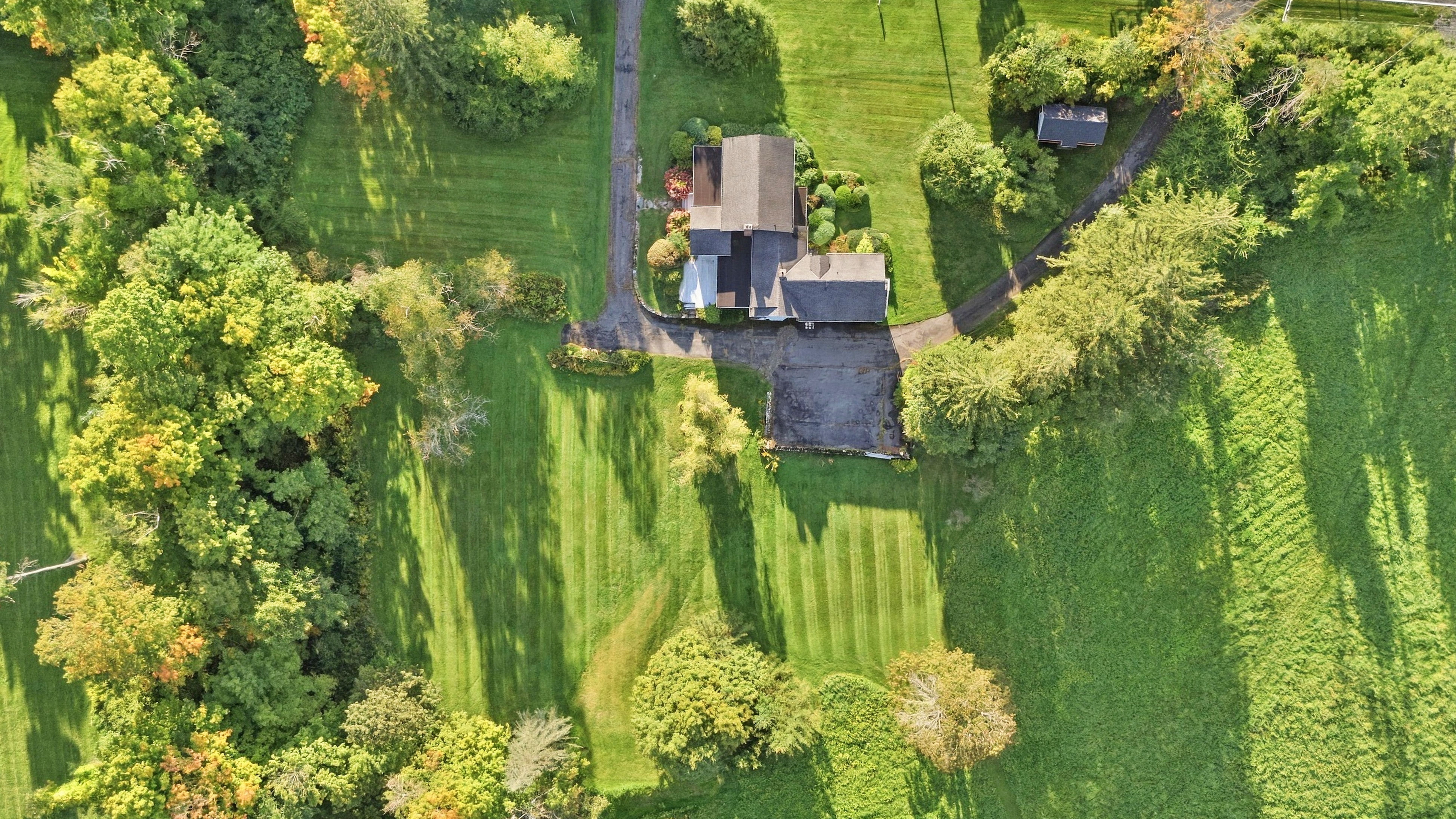  Richmond Estate Near Tanglewood: 5+ Acres, Pond Access, & Bonus Suite - 物件實景