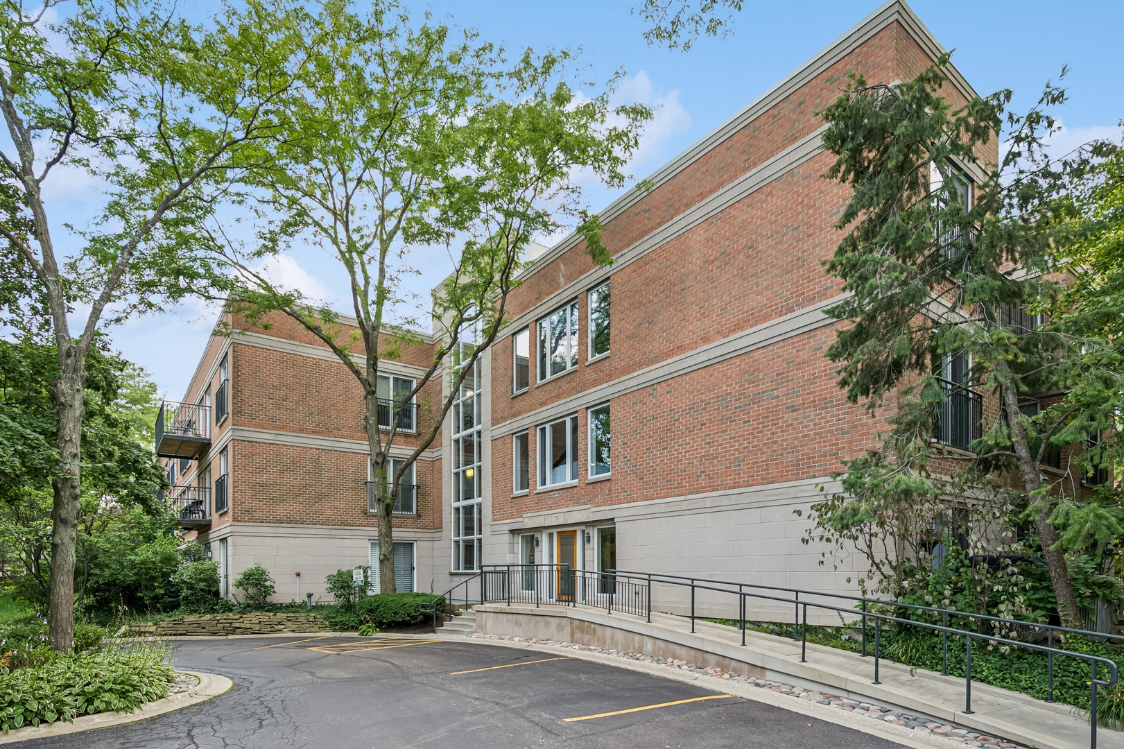 Lake Forest, Illinois, 60045, United States, 3 Bedrooms Bedrooms, ,2 BathroomsBathrooms,Residential,For Sale,1940647