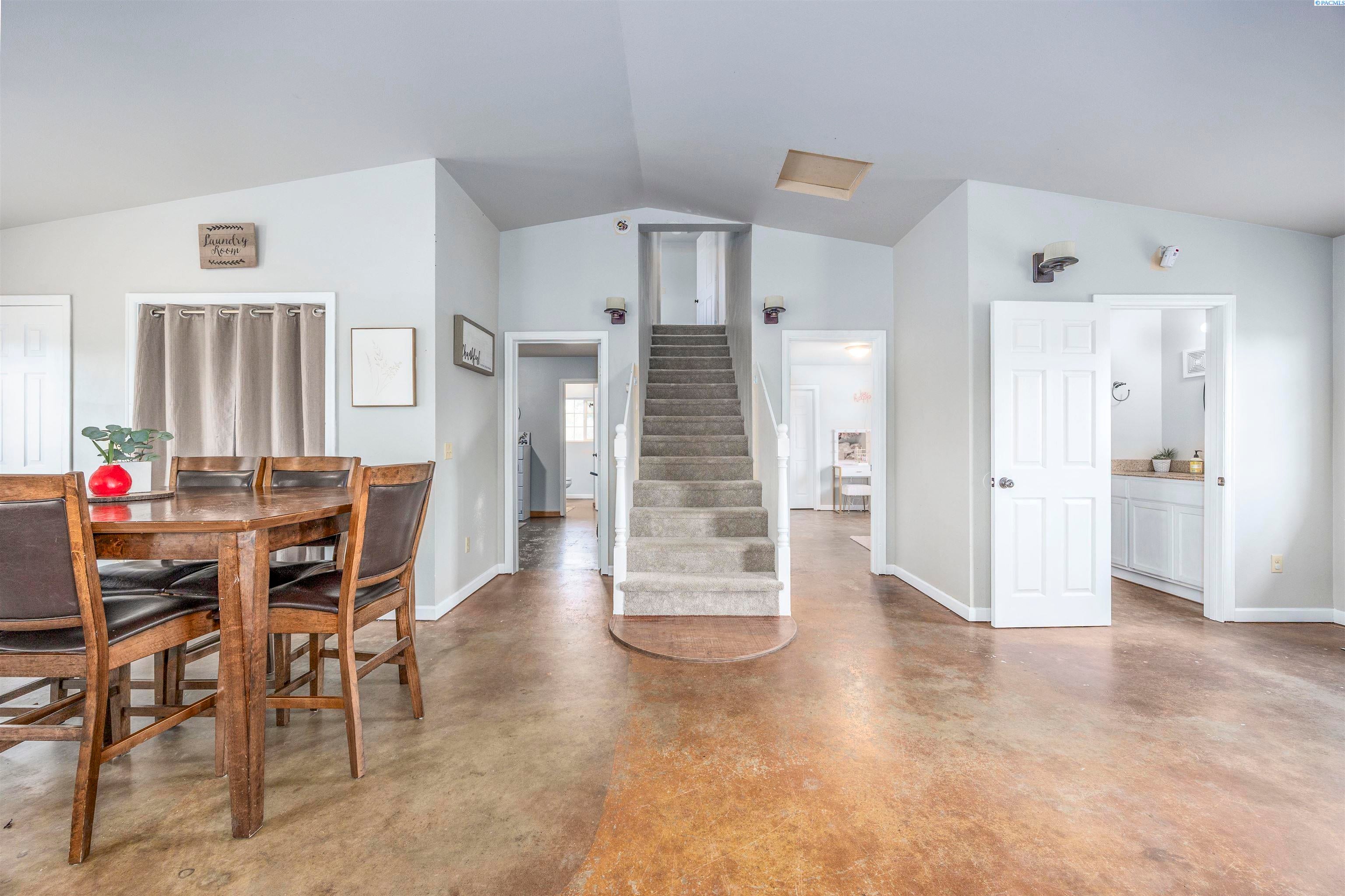 Richland, Washington, 99354, United States, 3 Bedrooms Bedrooms, ,2 BathroomsBathrooms,Residential,For Sale,1978459