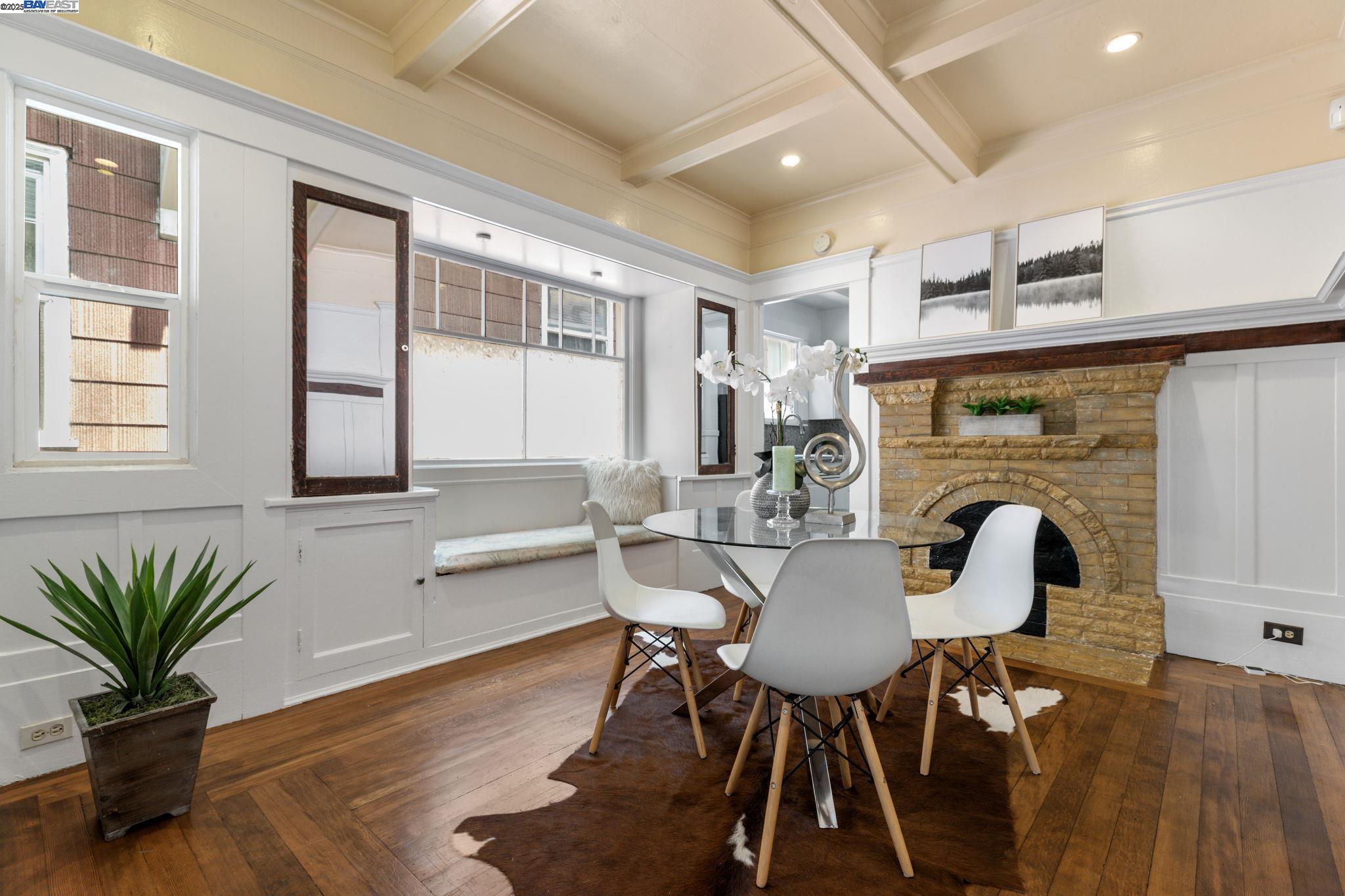 Oakland, California, 94606, United States, 3 Bedrooms Bedrooms, ,2 BathroomsBathrooms,Residential,For Sale,1839089