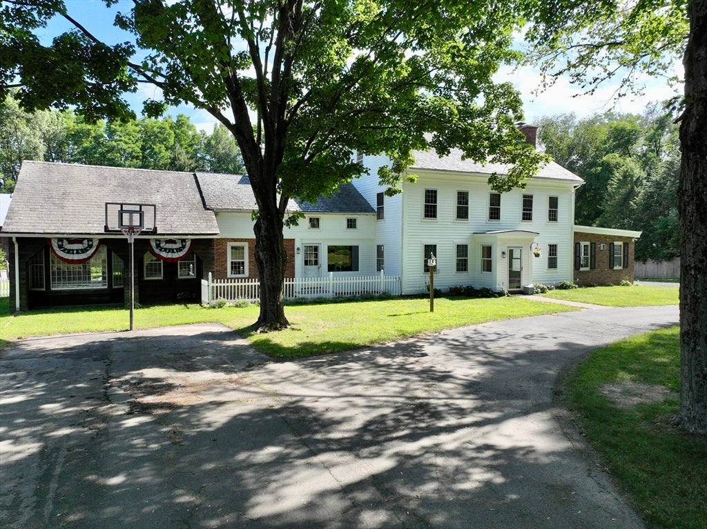Hadley, Massachusetts, 01035, United States, 5 Bedrooms Bedrooms, ,3 BathroomsBathrooms,Residential,For Sale,1885251