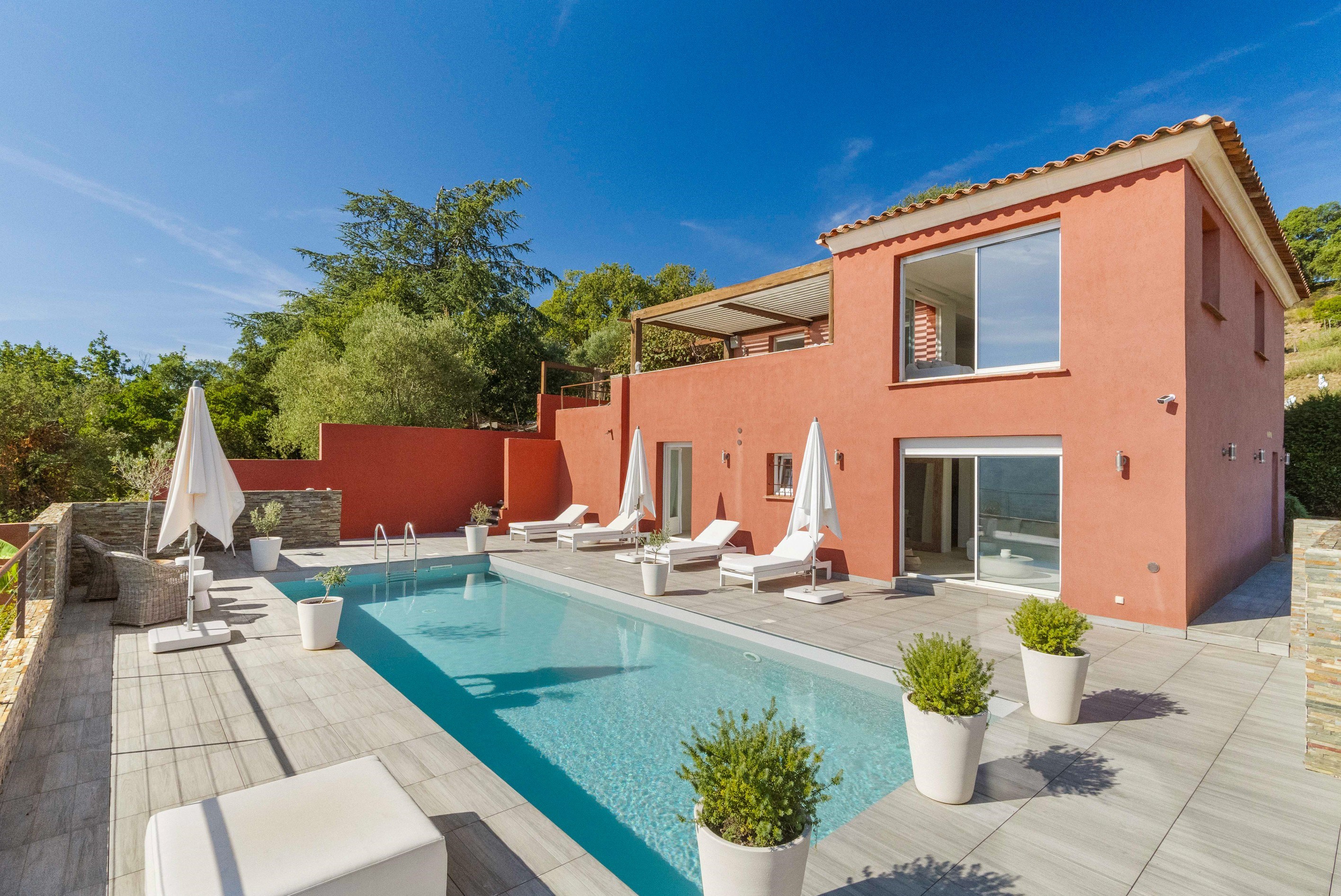  Villa for sale in Adrets-de-l’Estérel with sea view and pool, French Riviera - 物件實景