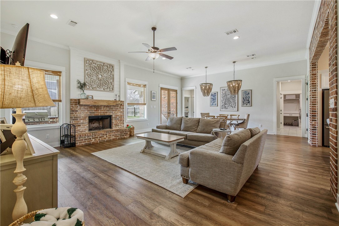College Station, Texas, 77845, United States, 4 Bedrooms Bedrooms, ,3 BathroomsBathrooms,Residential,For Sale,1937242
