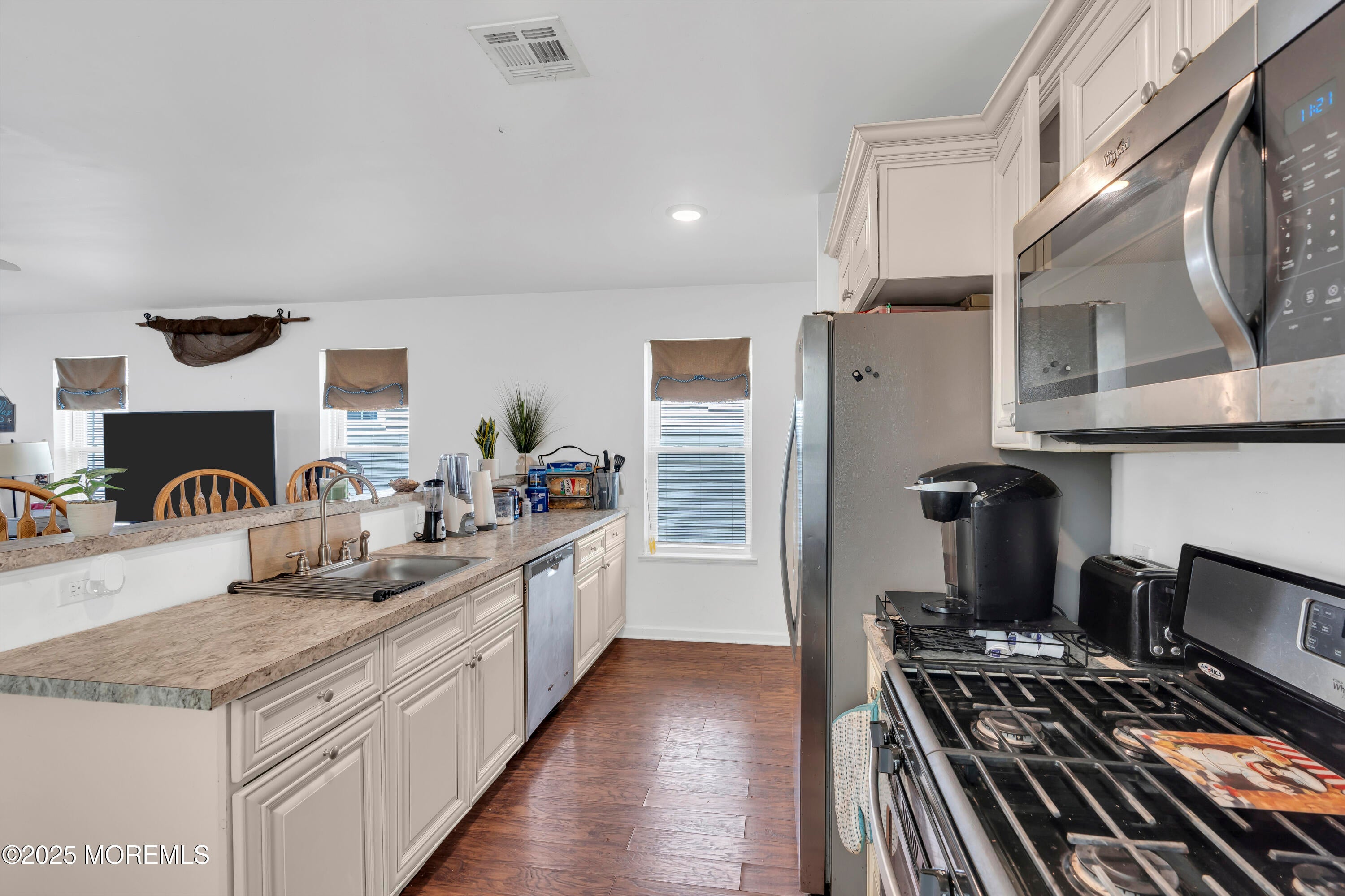 Highlands, New Jersey, 07732, United States, 2 Bedrooms Bedrooms, ,2 BathroomsBathrooms,Residential,For Sale,1980474