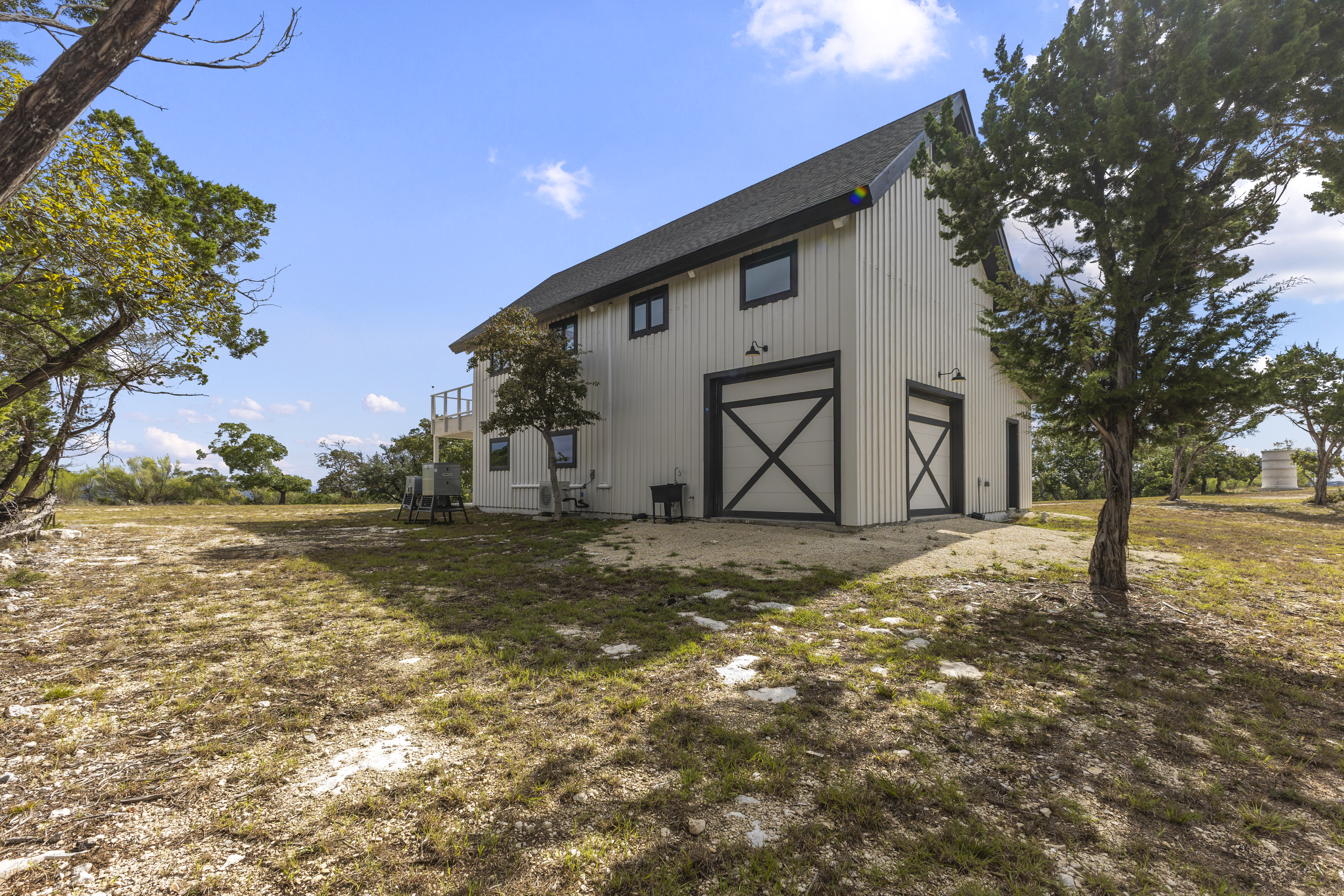  Hilltop Barndominium on 15+ Acres - 物件實景