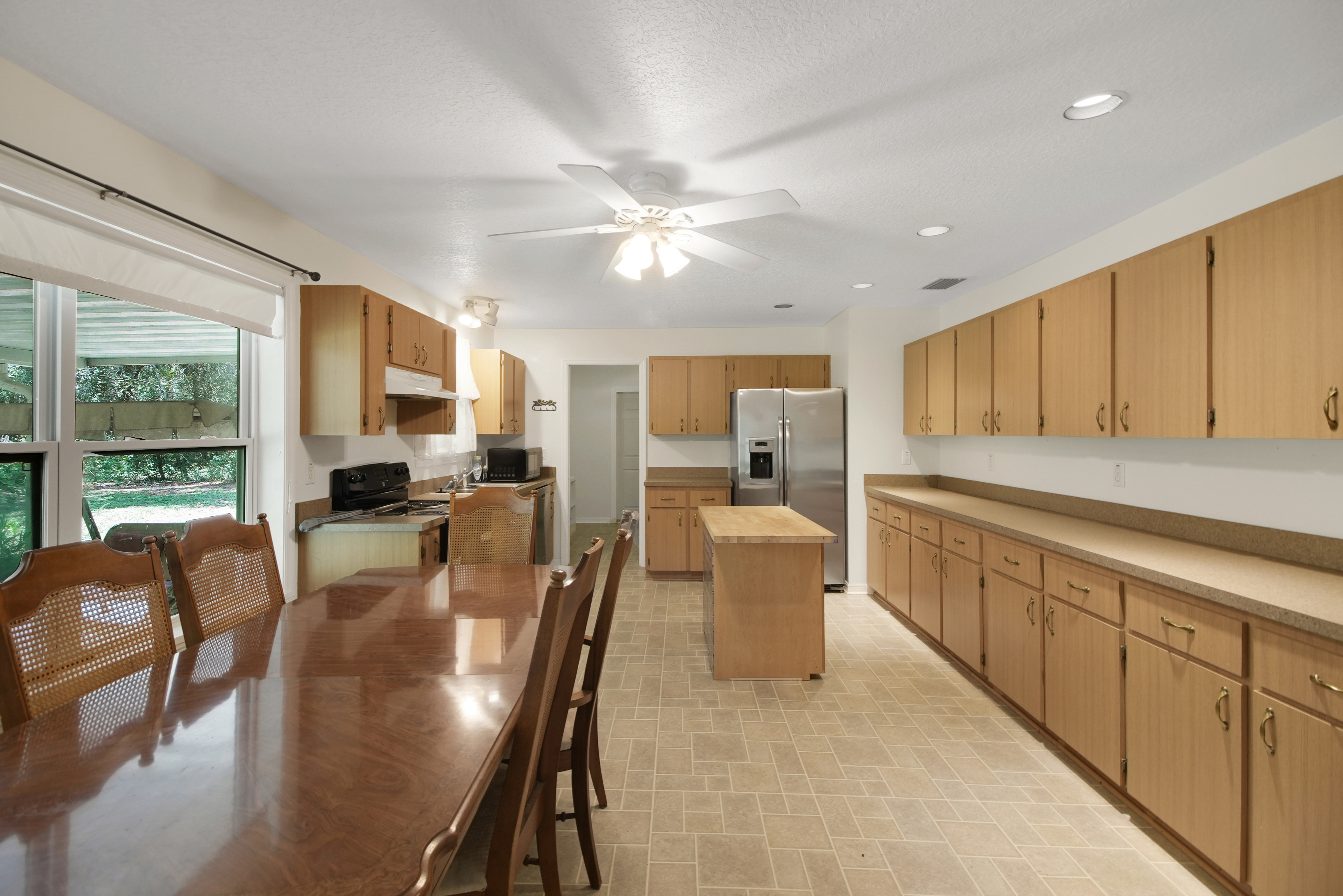Lady Lake, Florida, 32159, United States, 6 Bedrooms Bedrooms, ,5 BathroomsBathrooms,Residential,For Sale,1921819