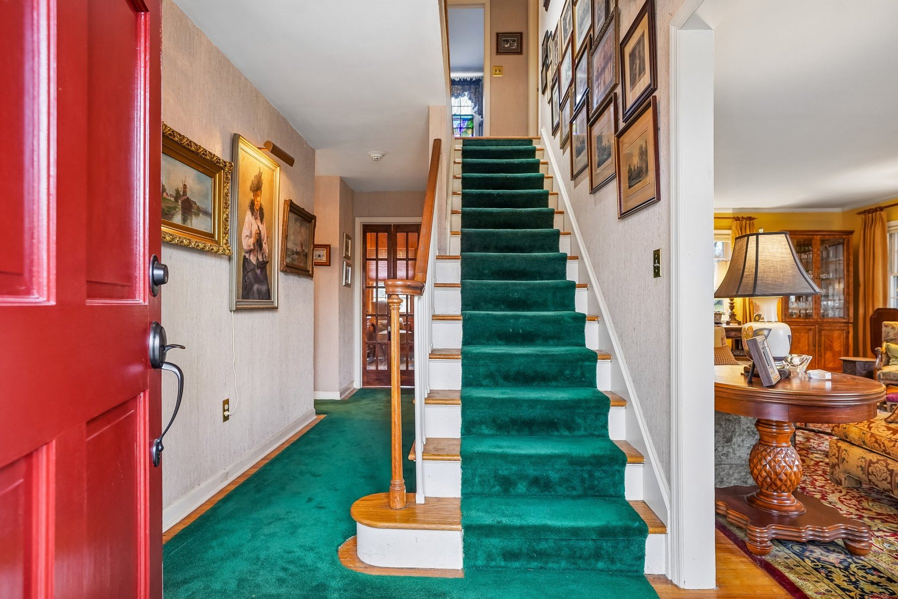  Classic Center Hall Colonial Privately Set on 1.2 Acres - 物件實景