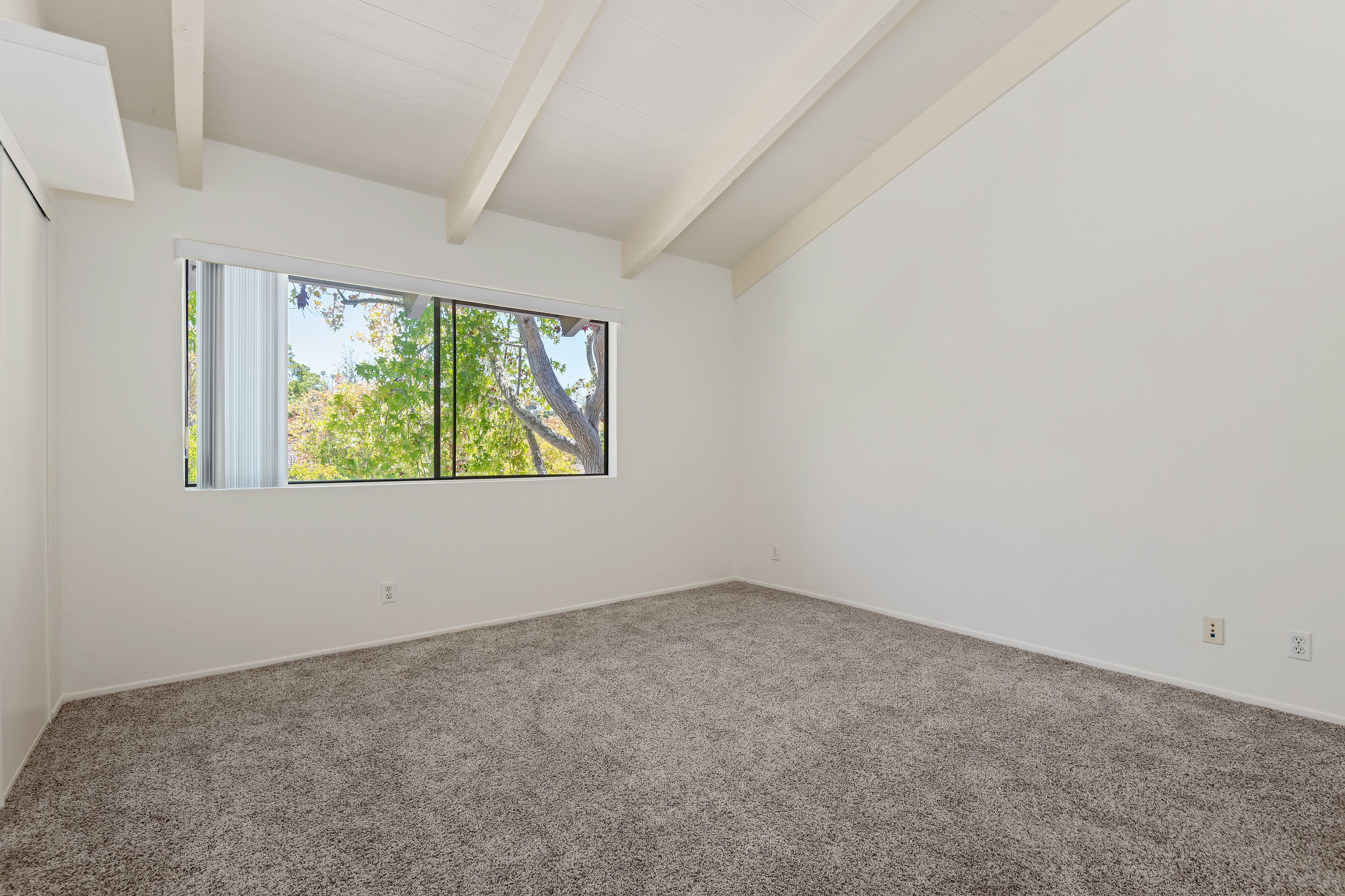  Desirable Highlands Condo - 物件實景