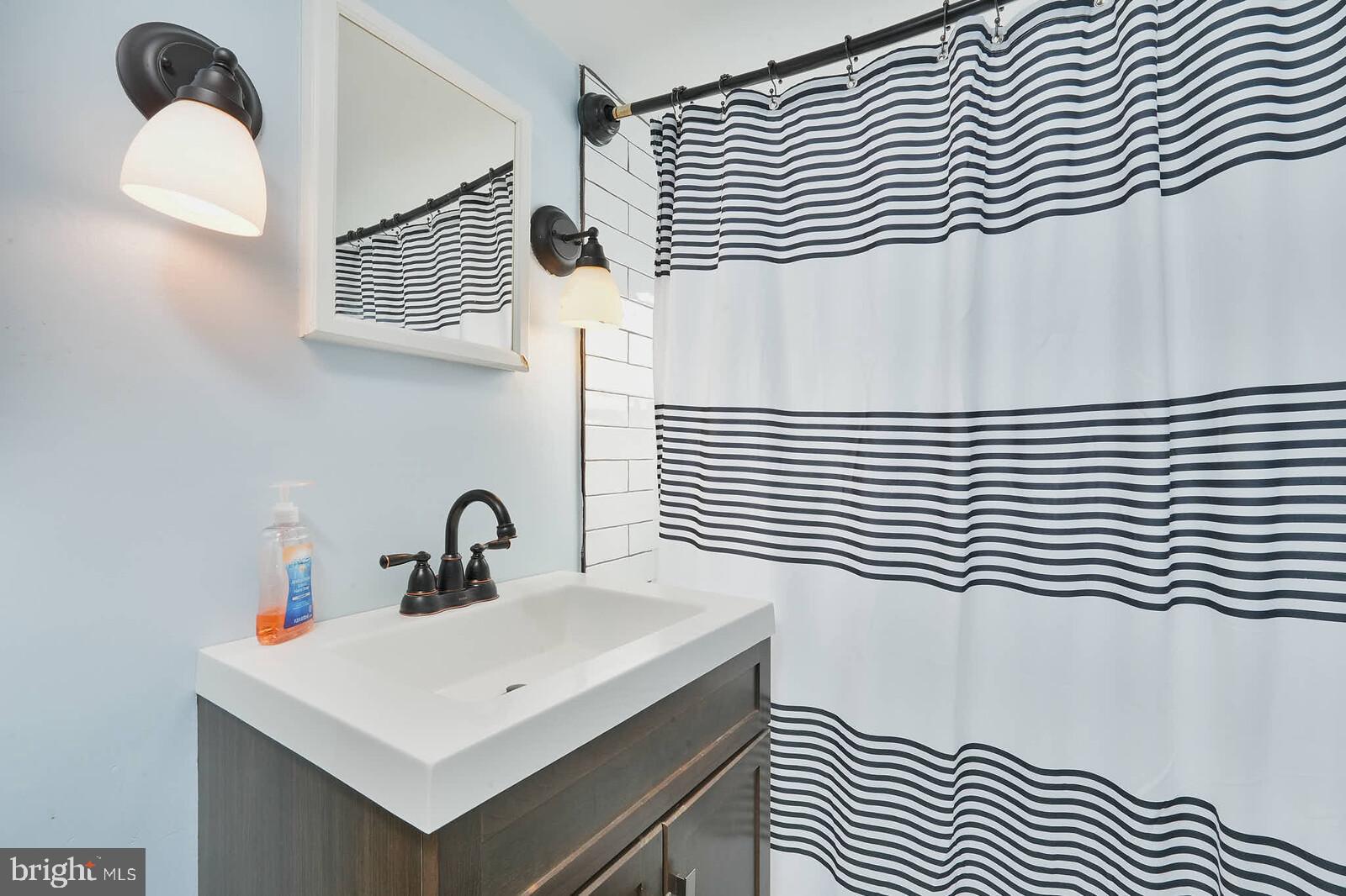 Annapolis, Maryland, 21401, United States, 4 Bedrooms Bedrooms, ,3 BathroomsBathrooms,Residential,For Sale,2002479