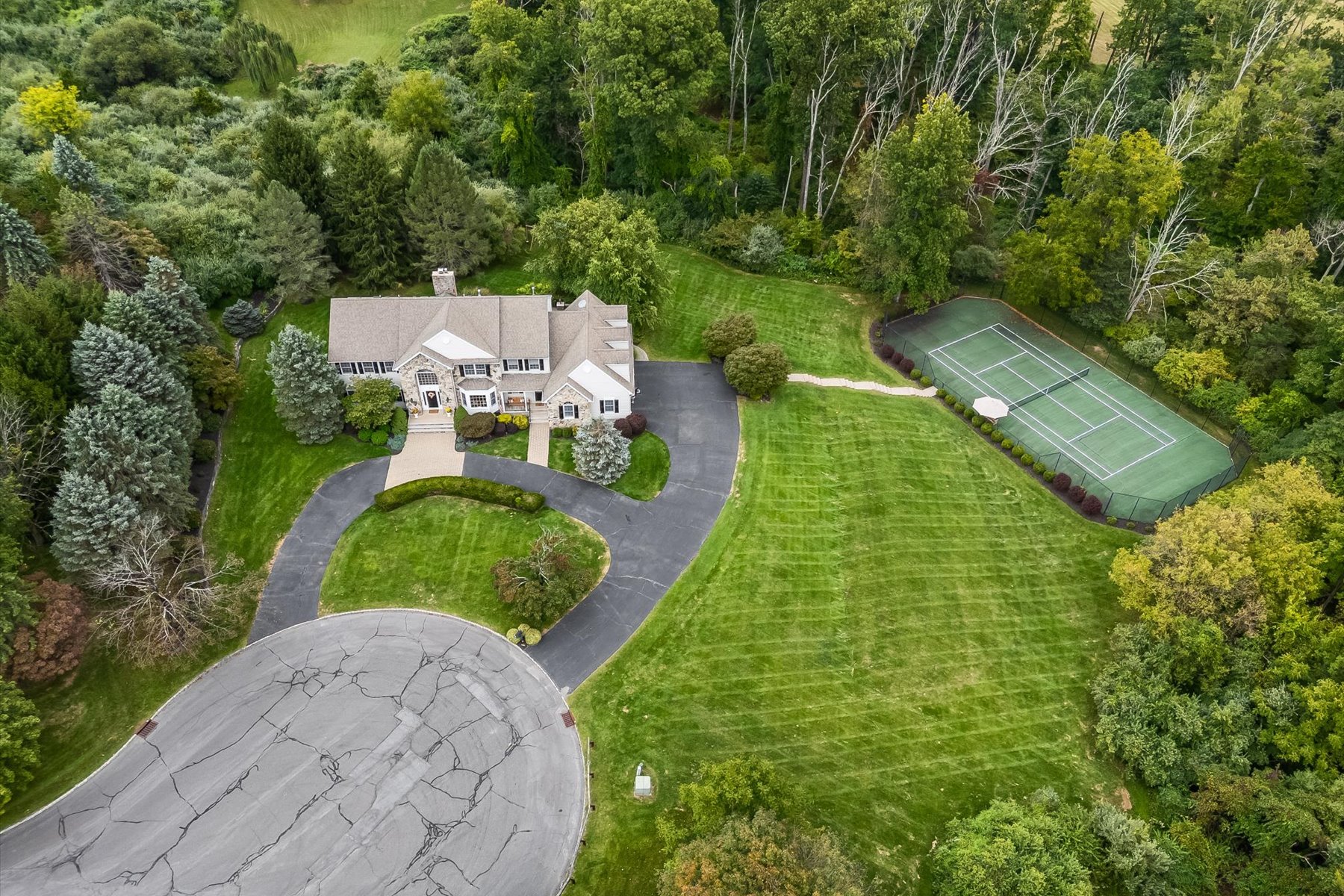  ?Beacon Hill? Meticulously Maintained Neigborhood Colonial - 物件實景