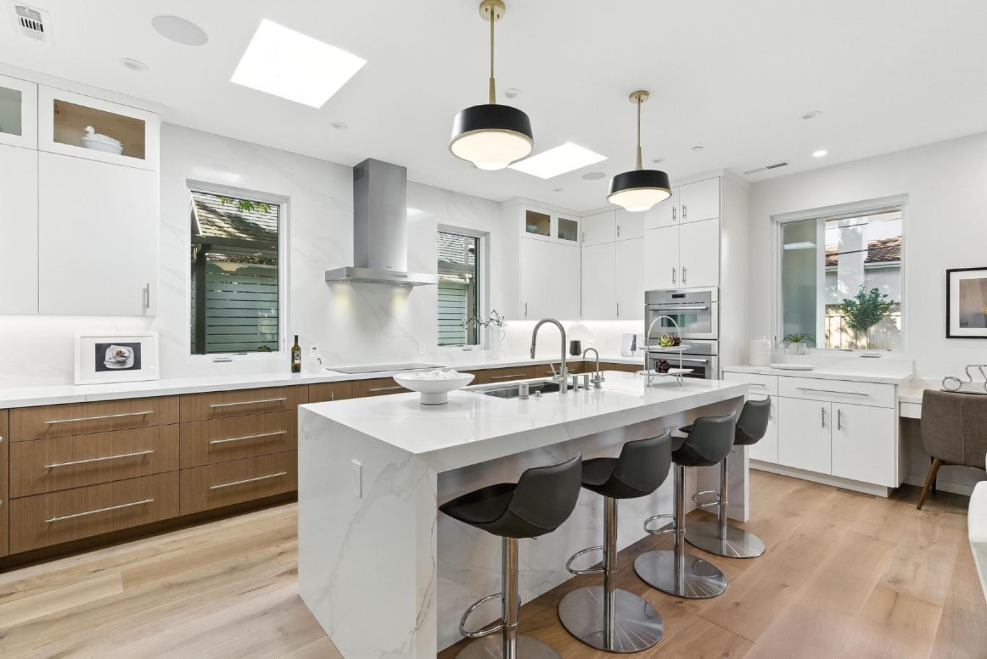 Palo Alto, California, 94303, United States, 4 Bedrooms Bedrooms, ,5 BathroomsBathrooms,Residential,For Sale,1906712