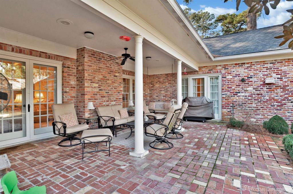 Shreveport, Louisiana, 71106, United States, 4 Bedrooms Bedrooms, ,4 BathroomsBathrooms,Residential,For Sale,1729515