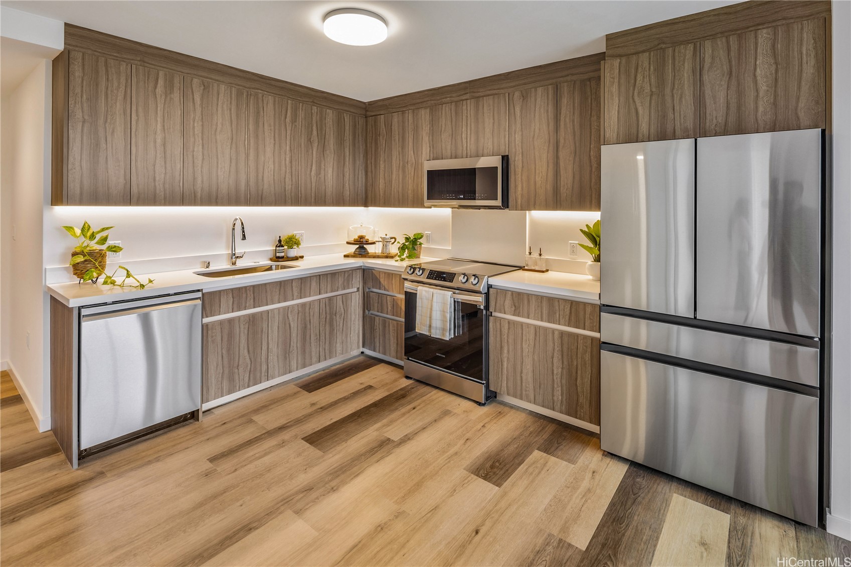 Honolulu, Hawaii, 96814, United States, 1 Bedroom Bedrooms, ,1 BathroomBathrooms,Residential,For Sale,1992137