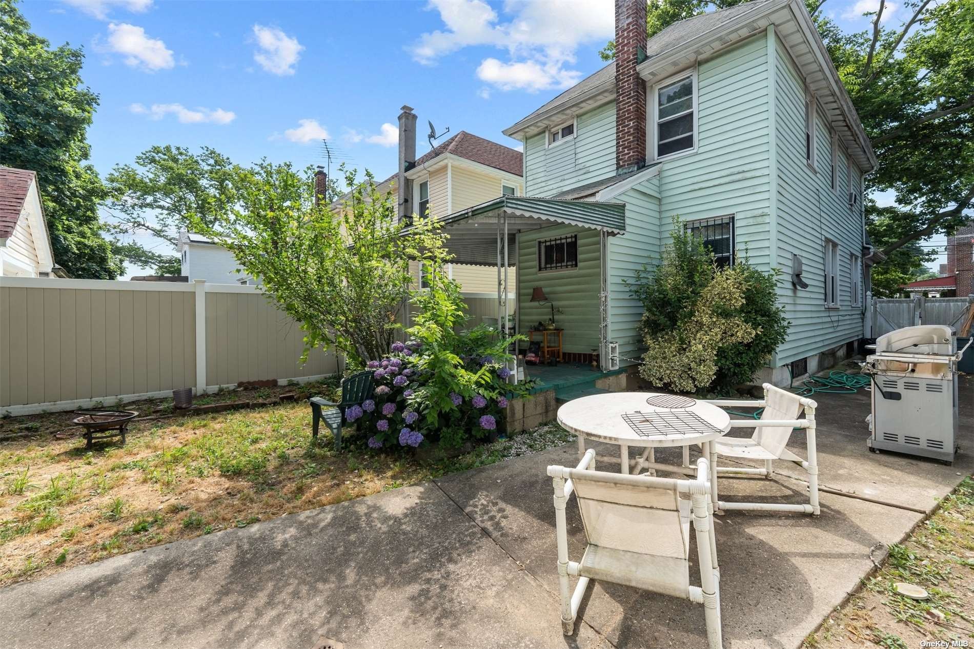 Hollis, New York, 11423, United States, 3 Bedrooms Bedrooms, ,2 BathroomsBathrooms,Residential,For Sale,1931639