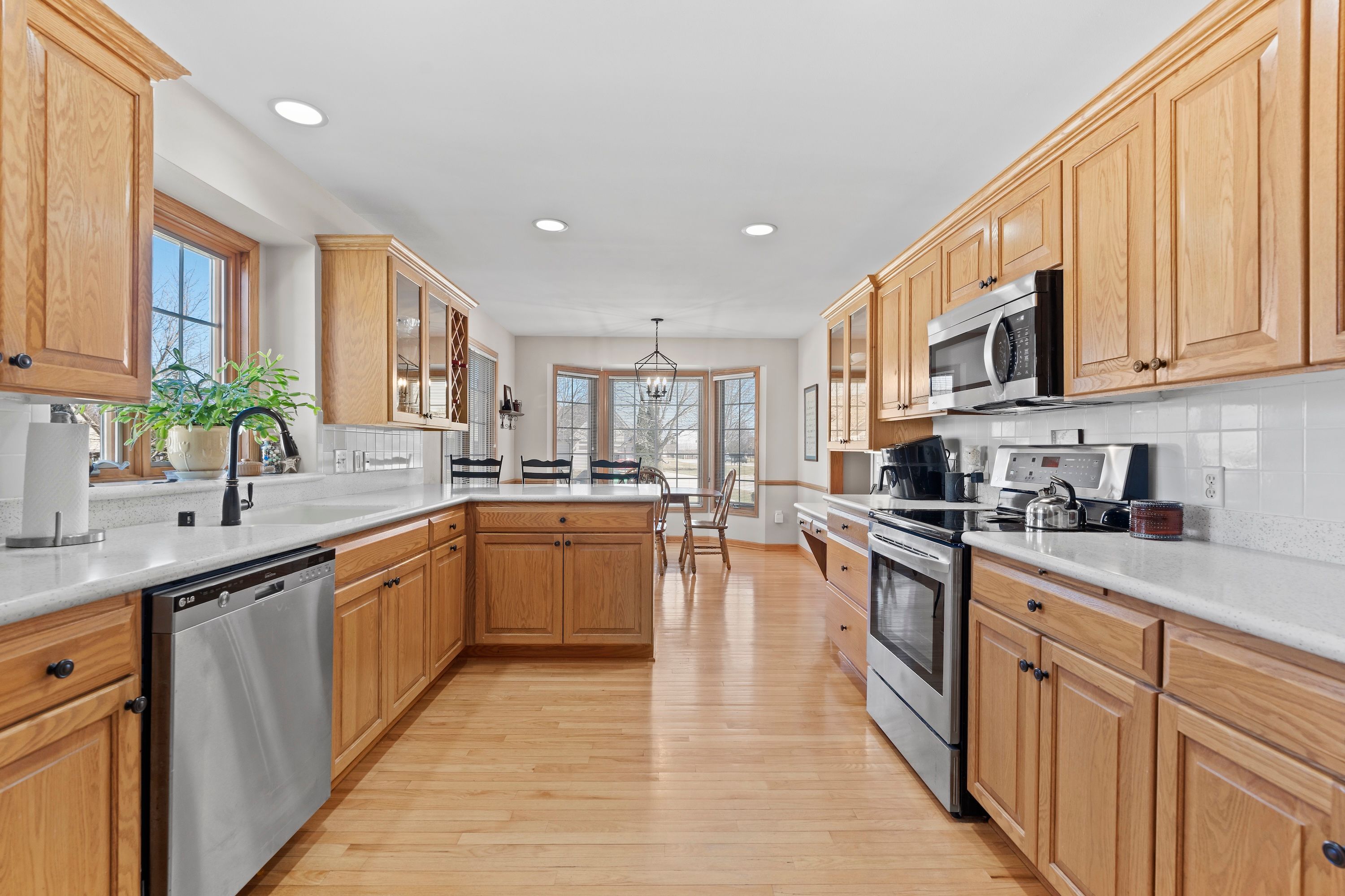  Spacious Side-by-Side Condo in Brookfield - 物件實景