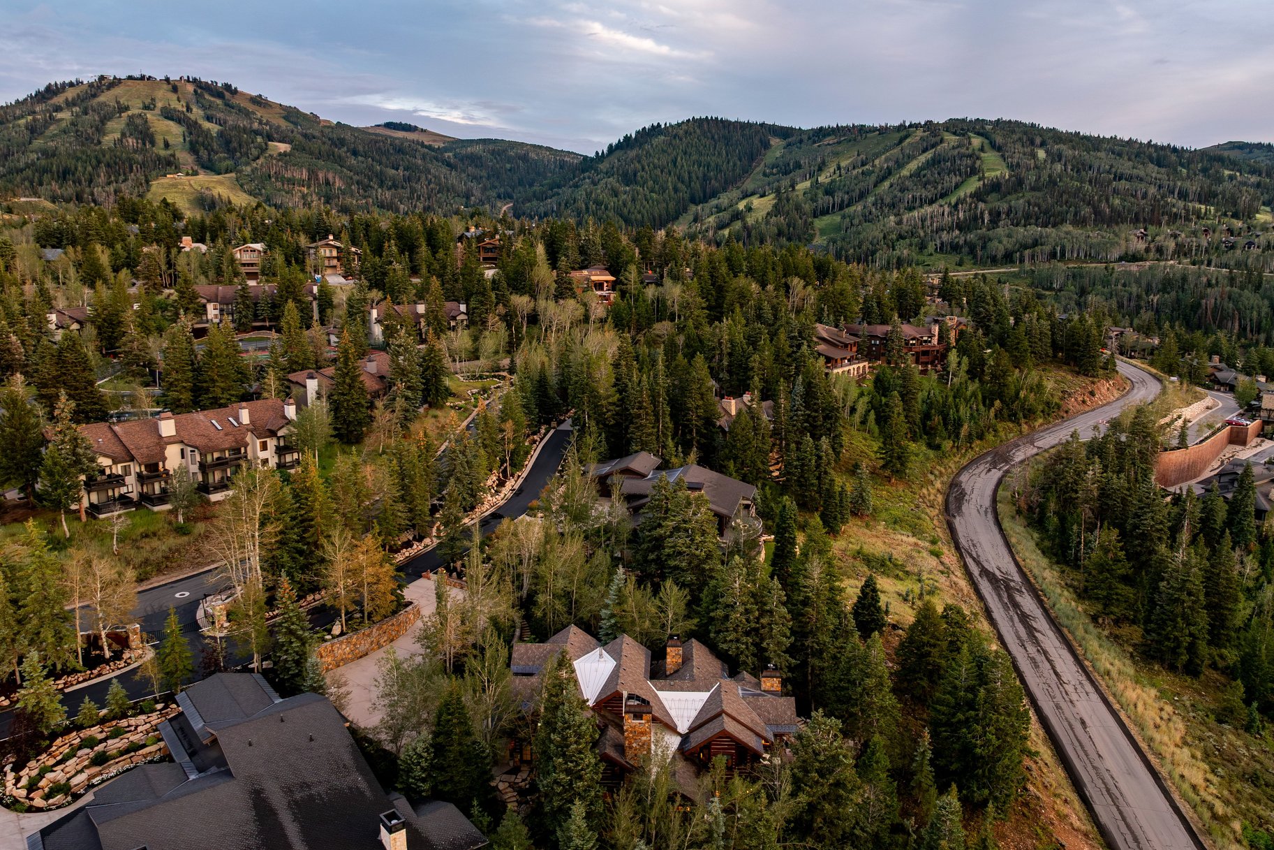  Mountain Transitional Legacy Ski Home in Gated Upper Deer Valley Community - 物件實景