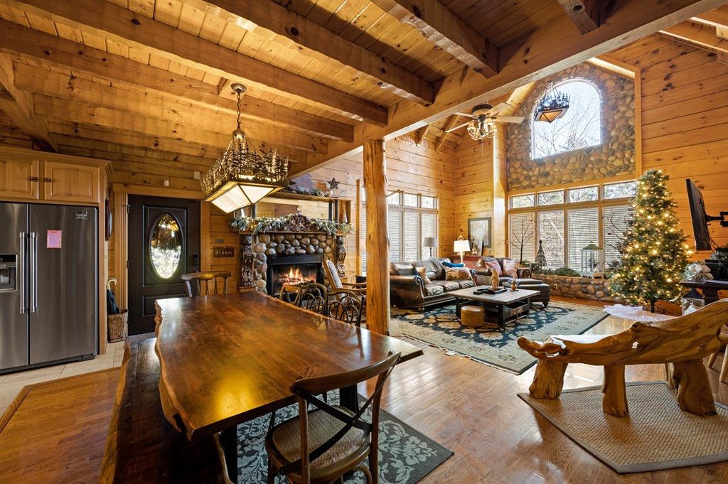 Sevierville, Tennessee, 37862, United States, 2 Bedrooms Bedrooms, ,4 BathroomsBathrooms,Residential,For Sale,1914070