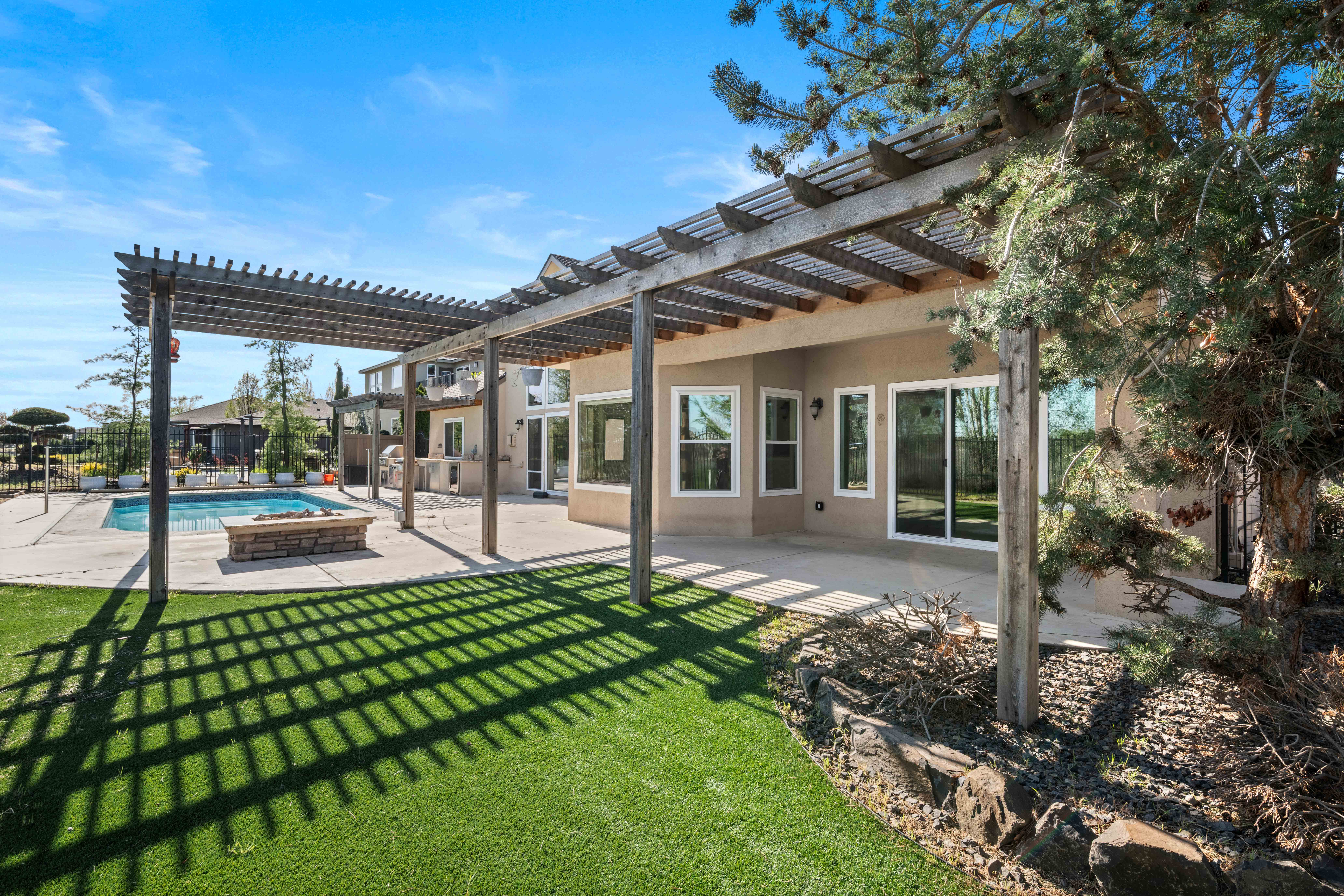  Pool, Course Frontage, Outdoor Kitchen &More - 物件實景