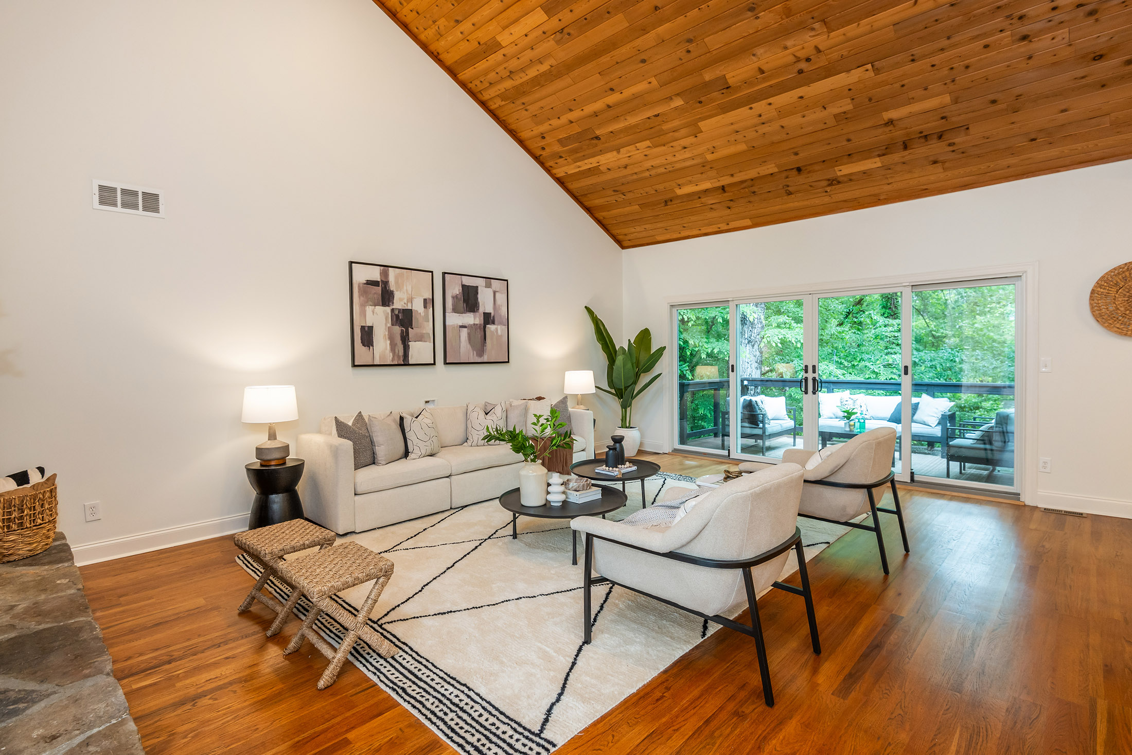 Thoughtfully Renovated Contemporary Home - 物件實景