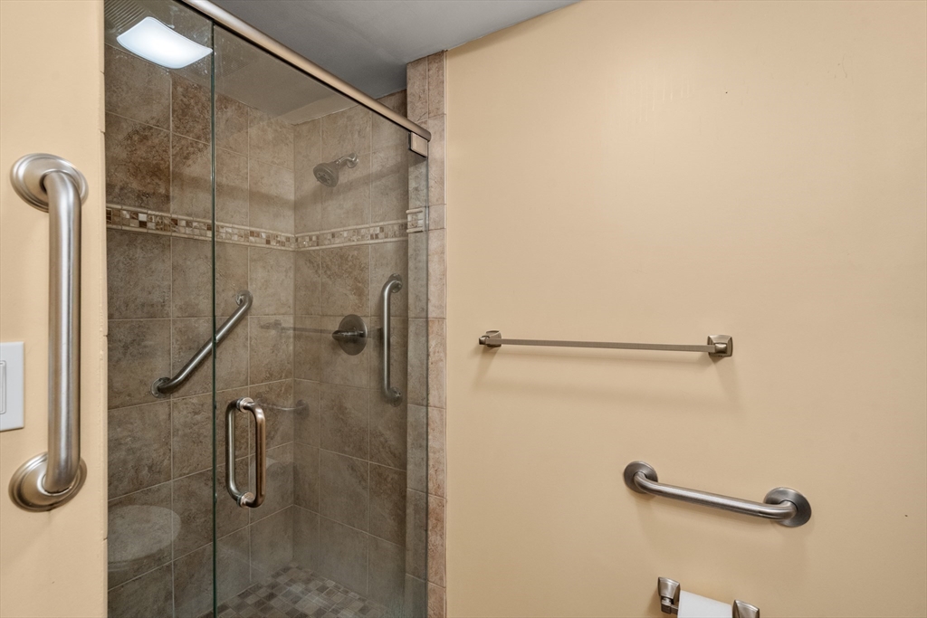 Newton, Massachusetts, 02467, United States, 2 Bedrooms Bedrooms, ,2 BathroomsBathrooms,Residential,For Sale,1906812