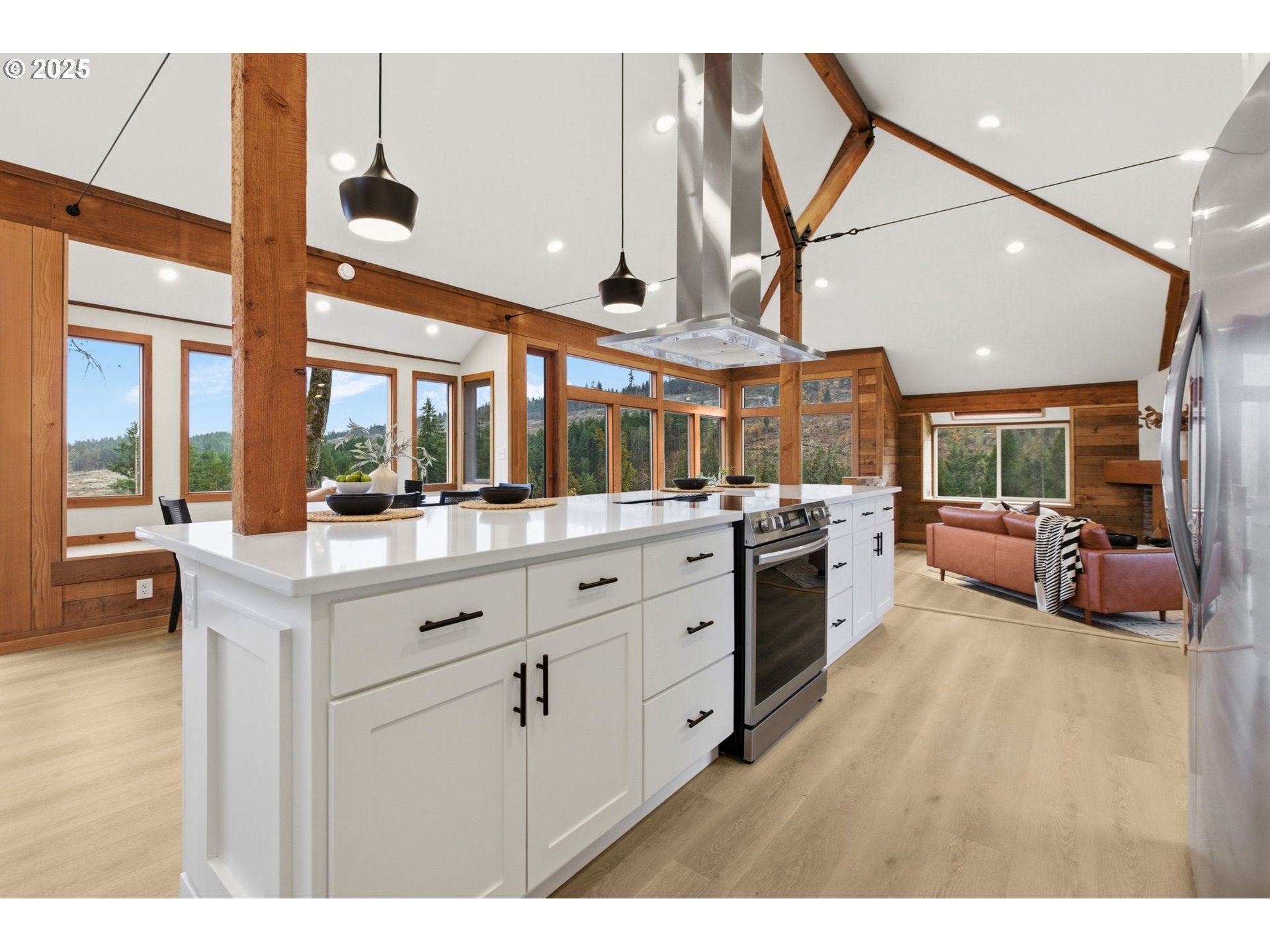 PleasantHill, Oregon, 97455, United States, 5 Bedrooms Bedrooms, ,3 BathroomsBathrooms,Residential,For Sale,1994708