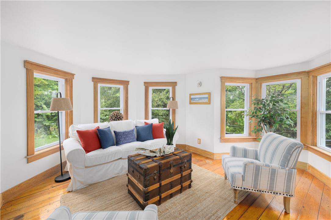 North Kingstown, Rhode Island, 02874, United States, 3 Bedrooms Bedrooms, ,2 BathroomsBathrooms,Residential,For Sale,1895355