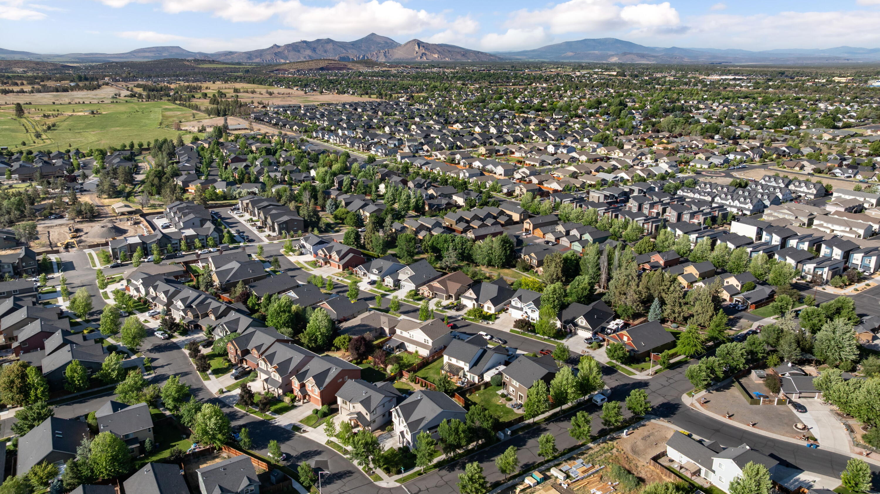 Redmond, Oregon, 97756, United States, 3 Bedrooms Bedrooms, ,3 BathroomsBathrooms,Residential,For Sale,1998180