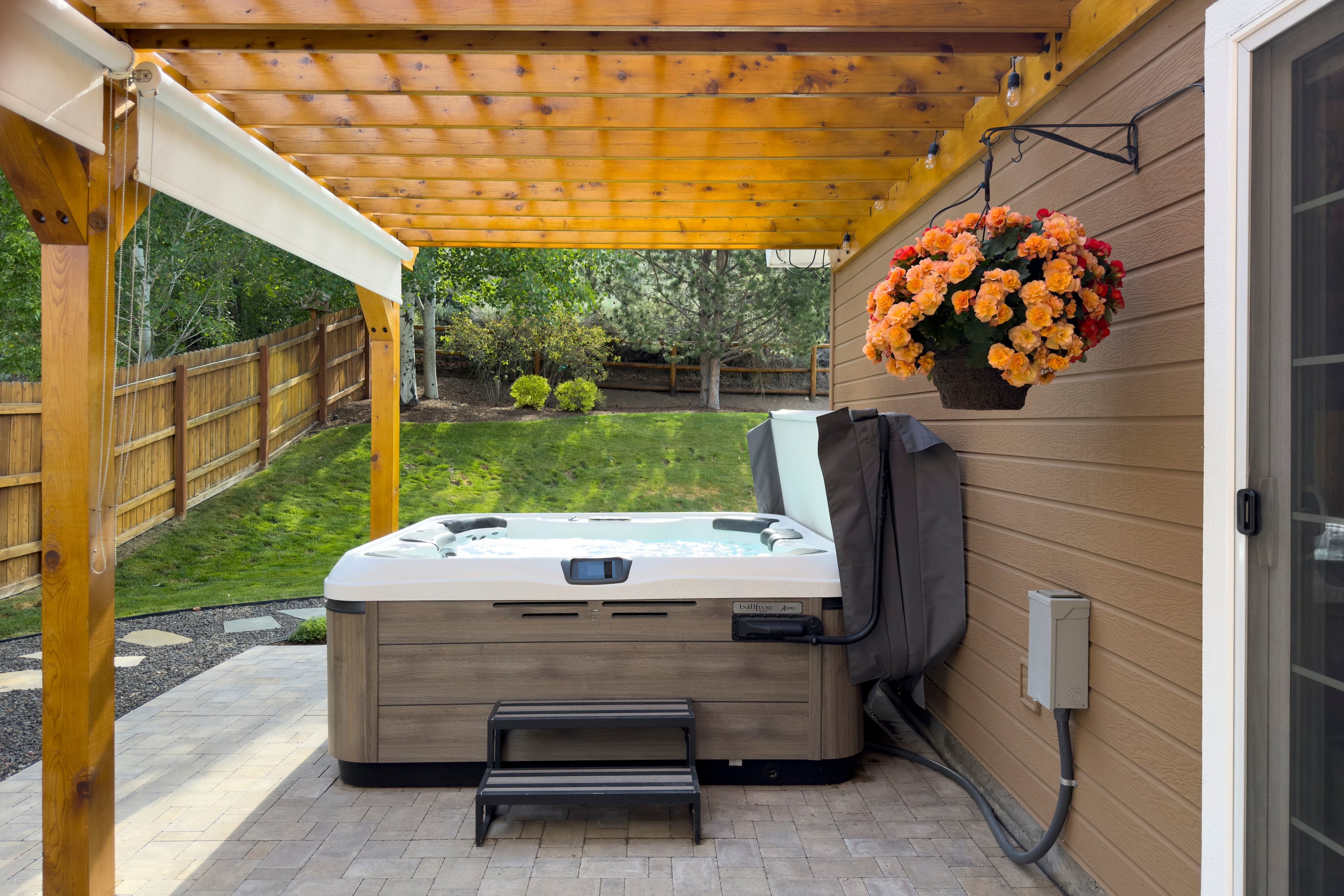  Private Retreat. Exceptional Garage. Room for Everything. - 物件實景