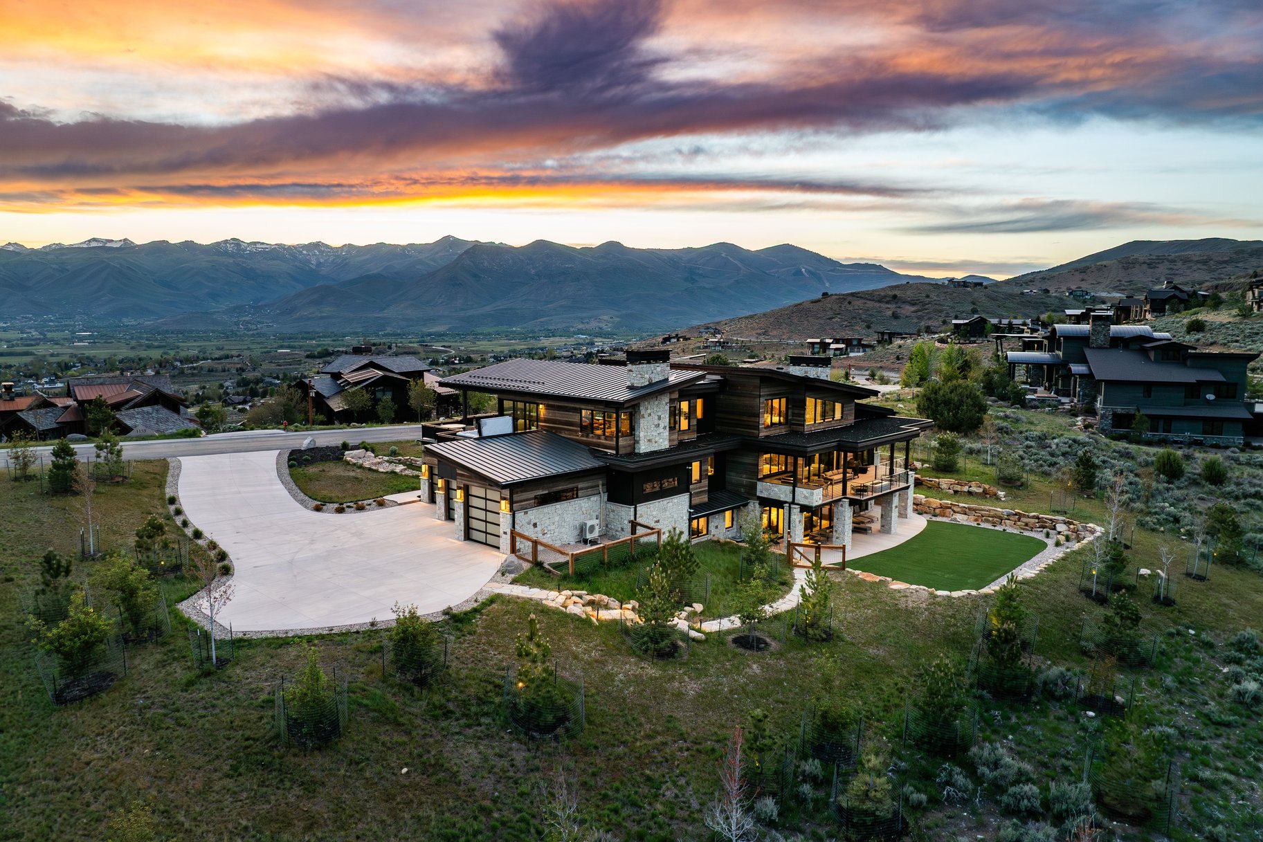  New Mountain Contemporary Home on Rare Double Lot with Timp Views - 物件實景