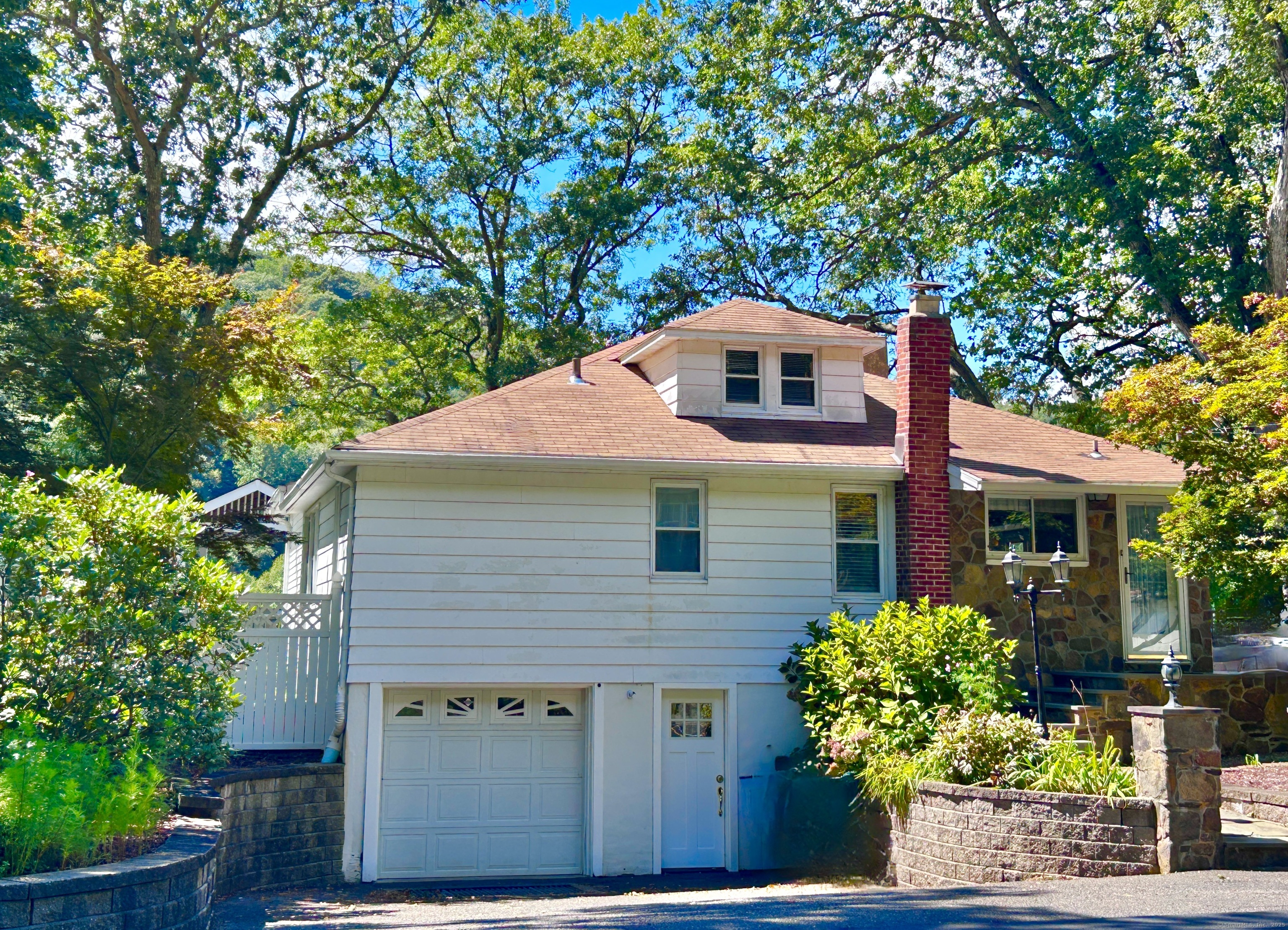Seymour, Connecticut, 06483, United States, 3 Bedrooms Bedrooms, ,2 BathroomsBathrooms,Residential,For Sale,1933052