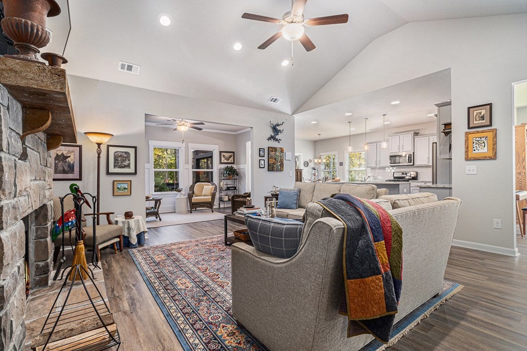 Dawsonville, Georgia, 30534, United States, 3 Bedrooms Bedrooms, ,2 BathroomsBathrooms,Residential,For Sale,1986839