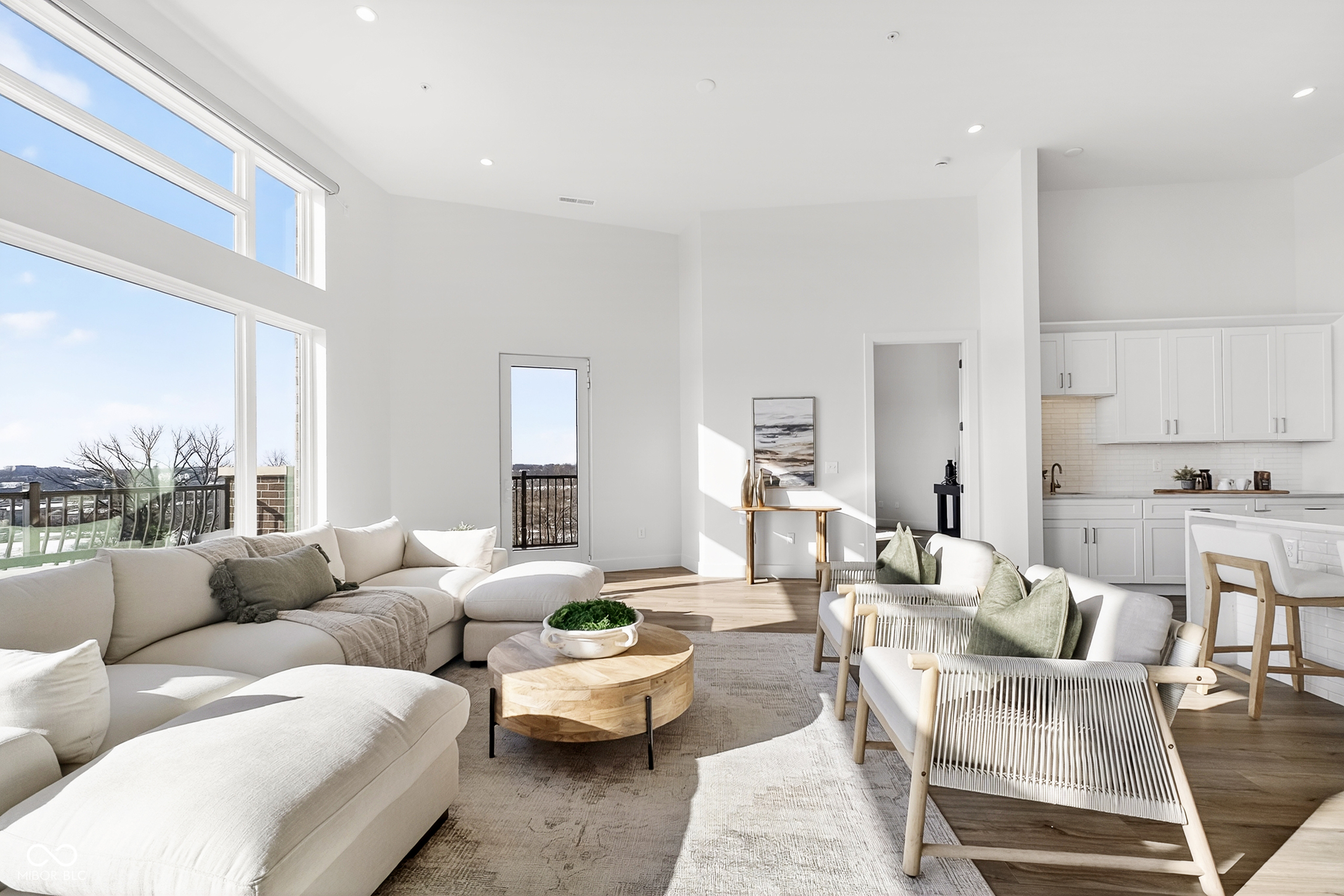 Carmel, Indiana, 46032, United States, 2 Bedrooms Bedrooms, ,3 BathroomsBathrooms,Residential,For Sale,1981116