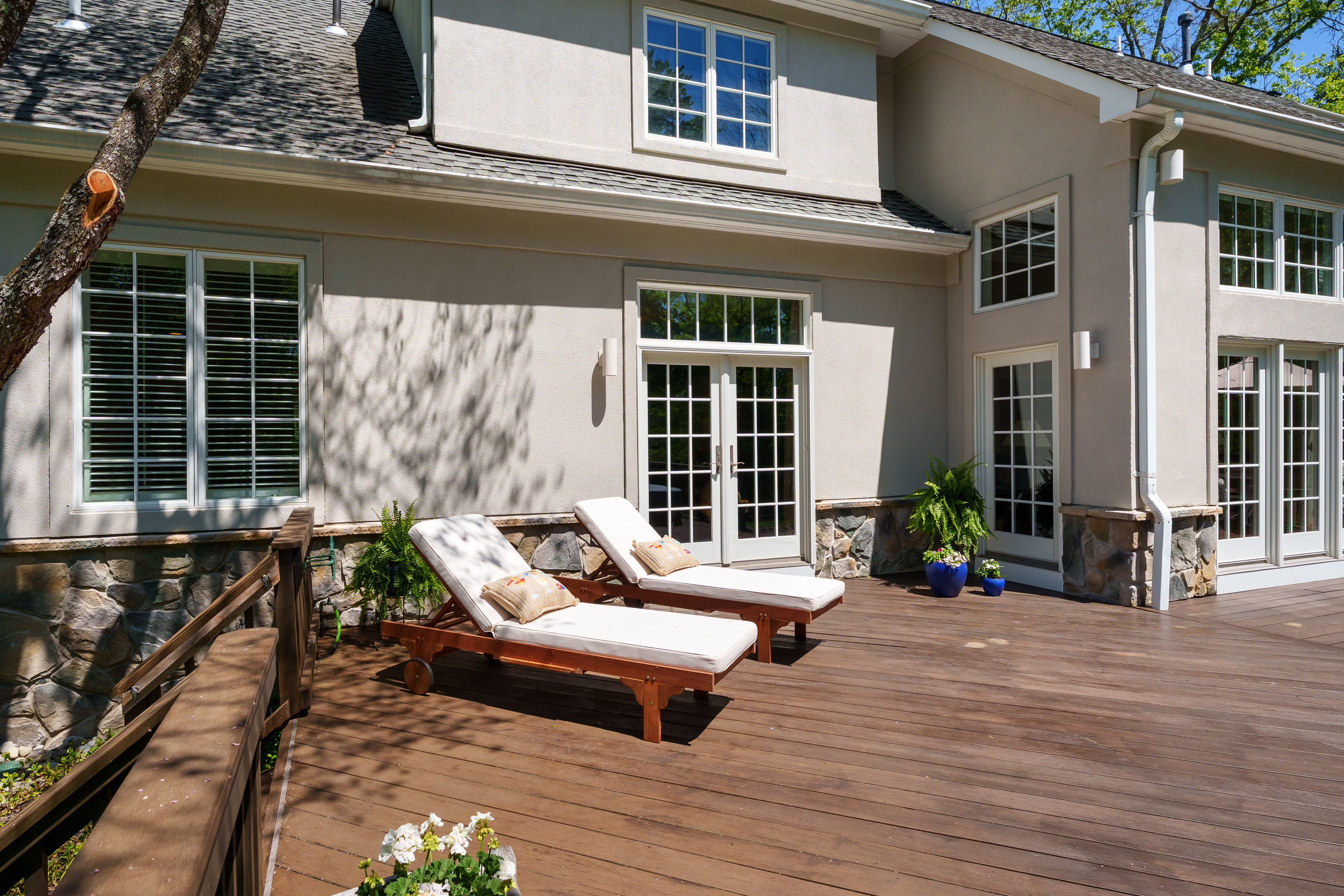  Exceptional Pond View Home with Dual Primary Suites - 物件實景