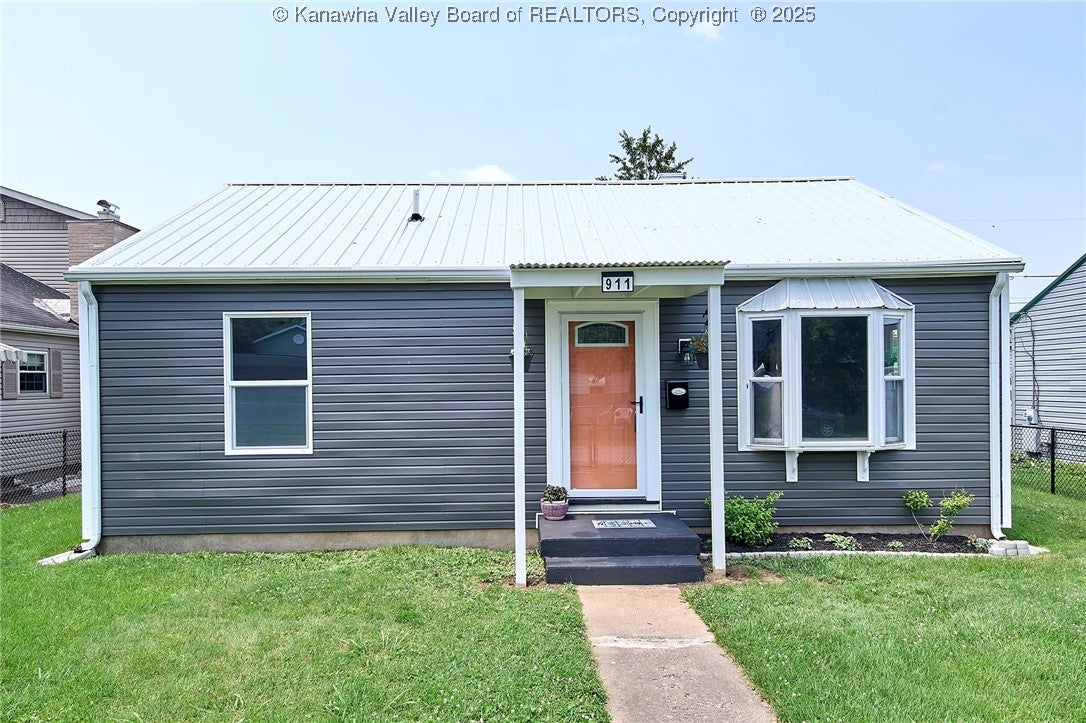 Dupont Ave, Nitro, WV 25143