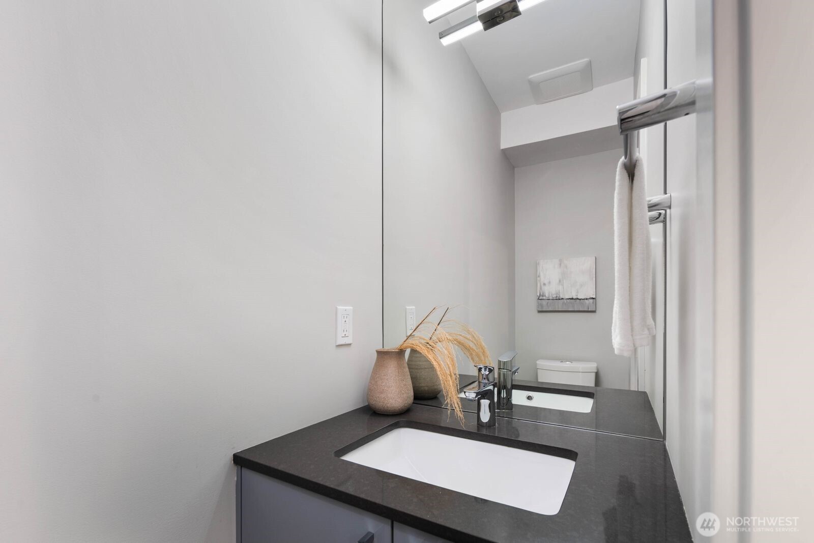 Seattle, Washington, 98103, United States, 3 Bedrooms Bedrooms, ,2 BathroomsBathrooms,Residential,For Sale,1990926