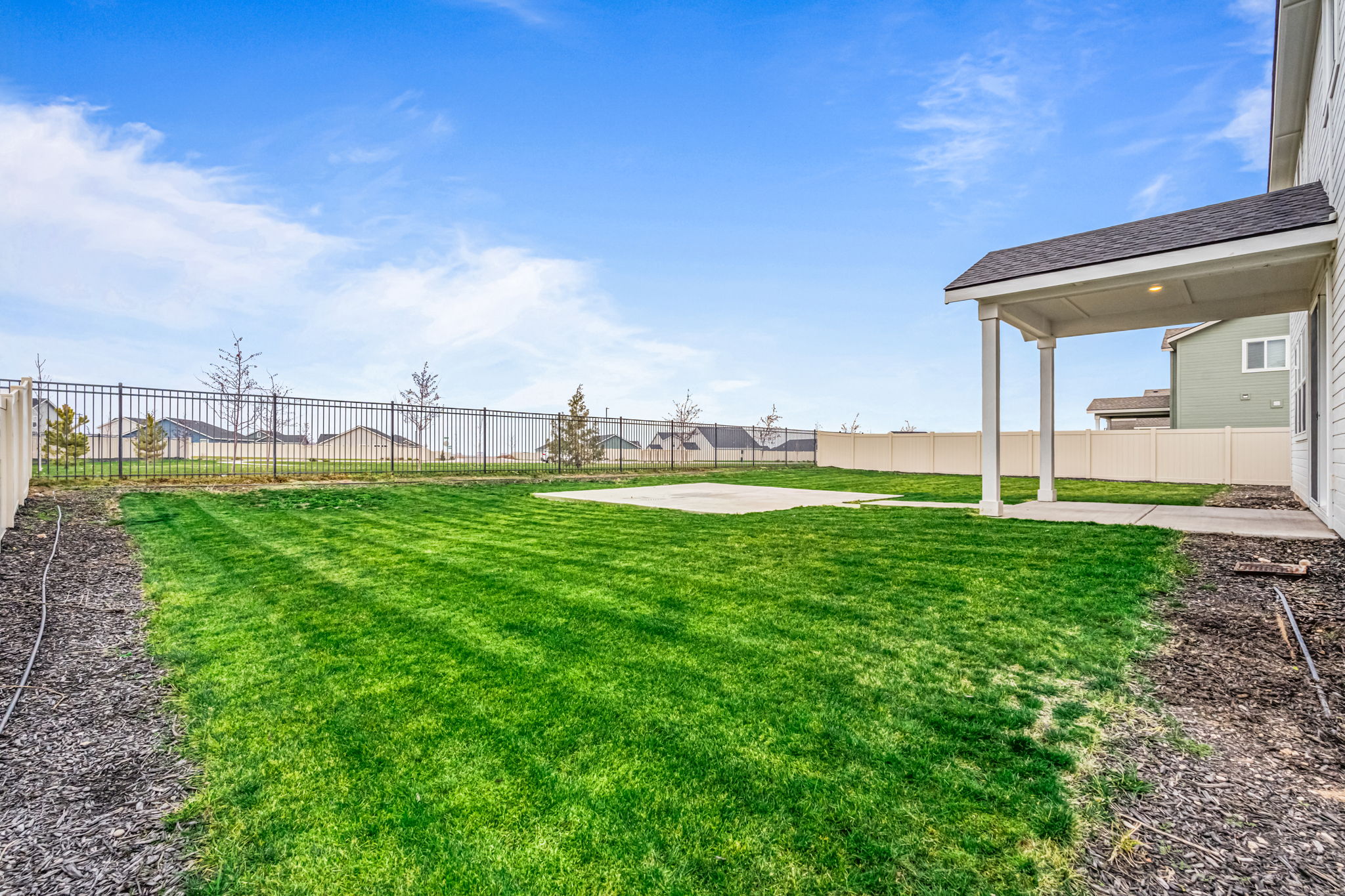 Caldwell, Idaho, 83607, United States, 4 Bedrooms Bedrooms, ,3 BathroomsBathrooms,Residential,For Sale,2005985